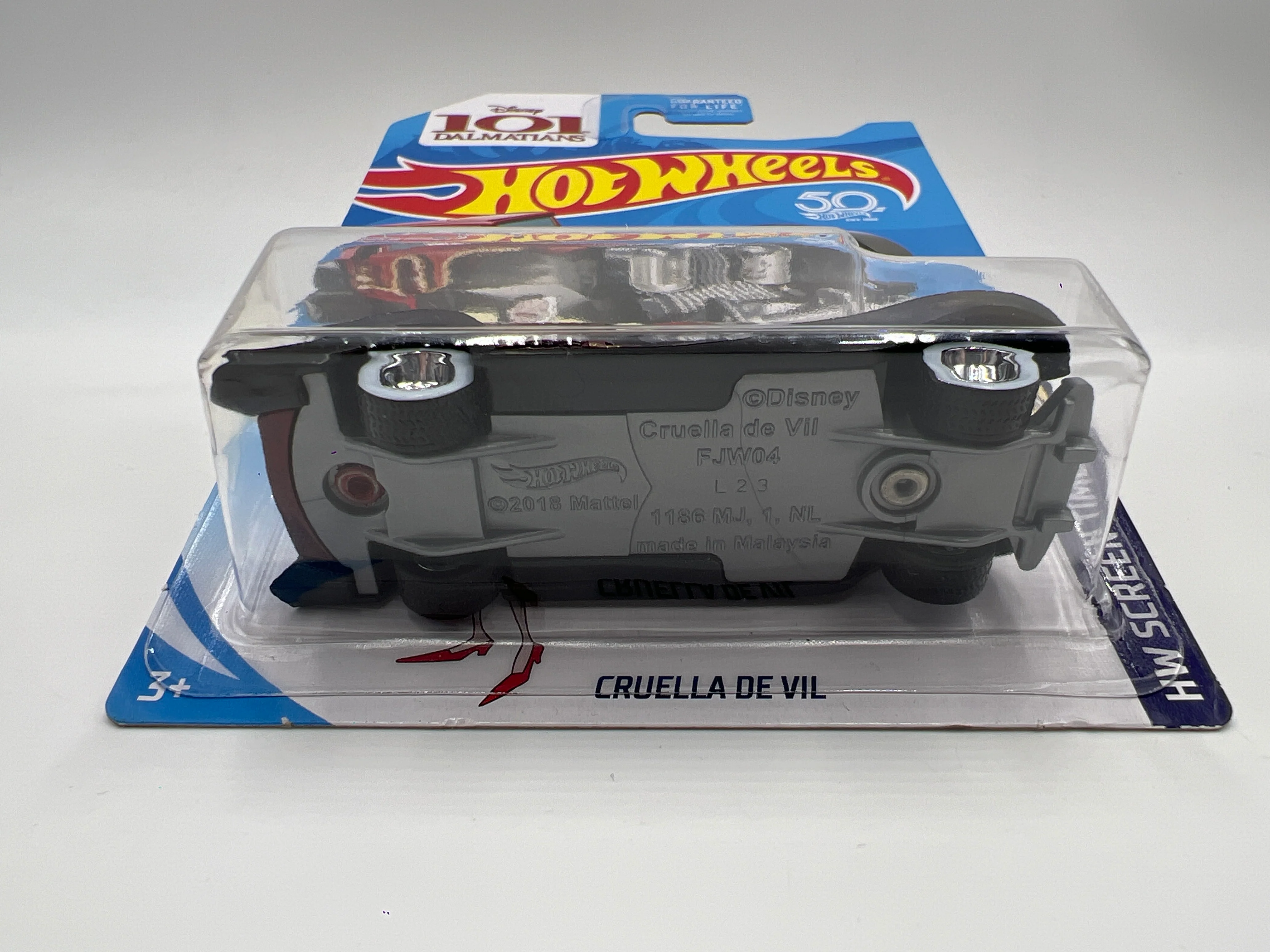 2018 Hot Wheels Super Treasure Hunt Cruella De Vil Red W/Protector Cracked Blister - Image 7