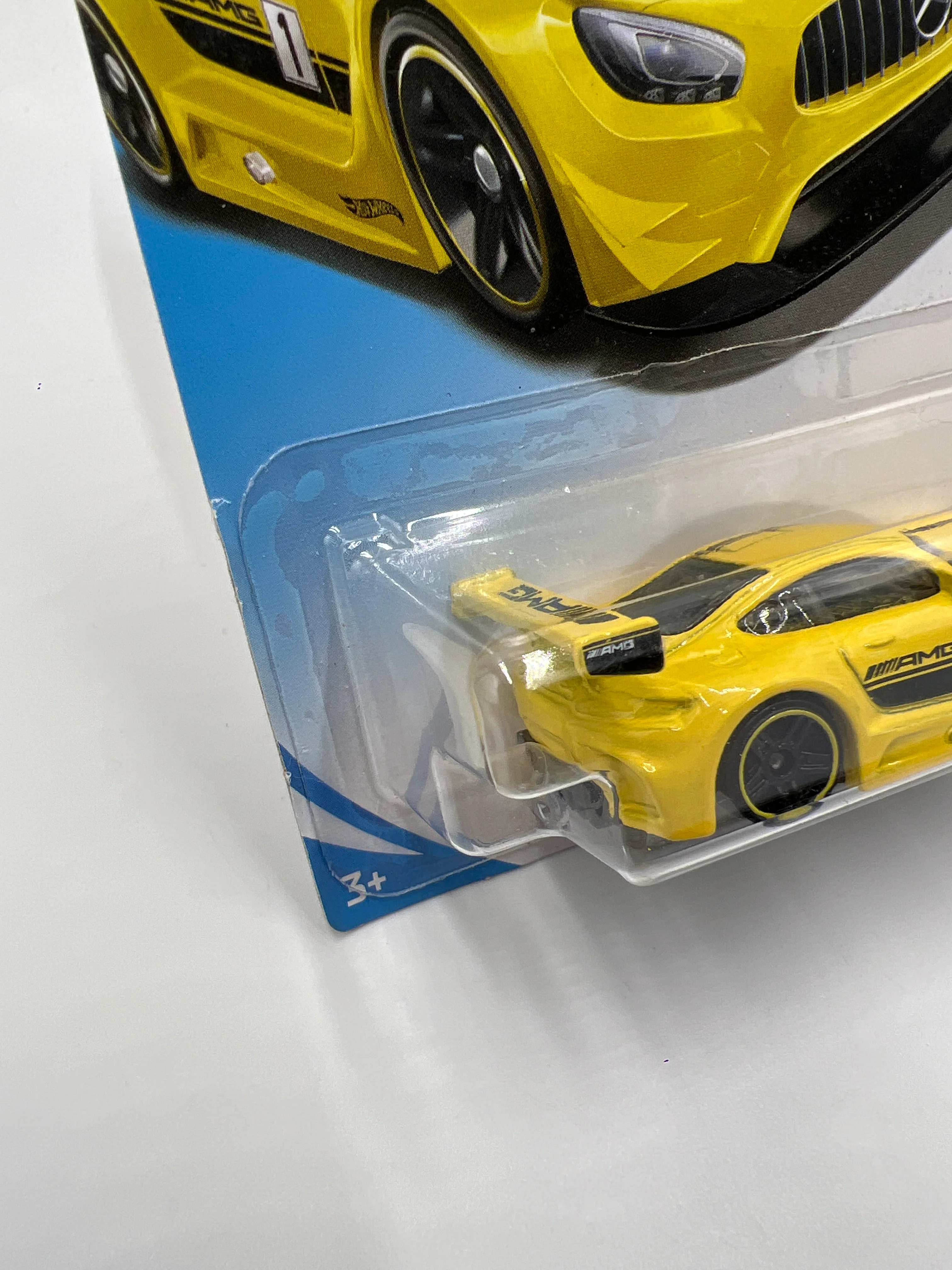 2019 Hot Wheels Race Day #74 16 Mercedes-AMG GT3 Yellow cracked blister 90G - Image 4