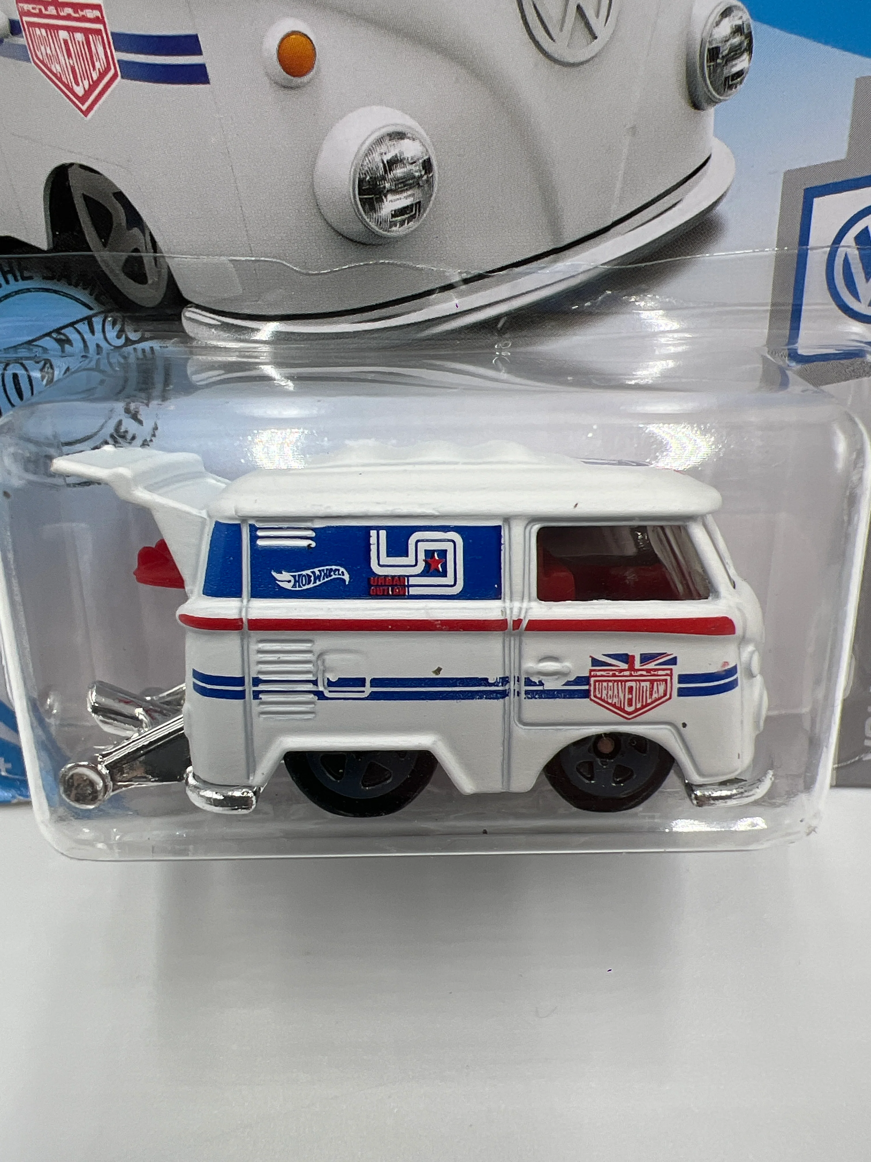 2019 Hot Wheels Volkswagen #136 Urban Outlaw Kool Kombi White 97E - Image 2