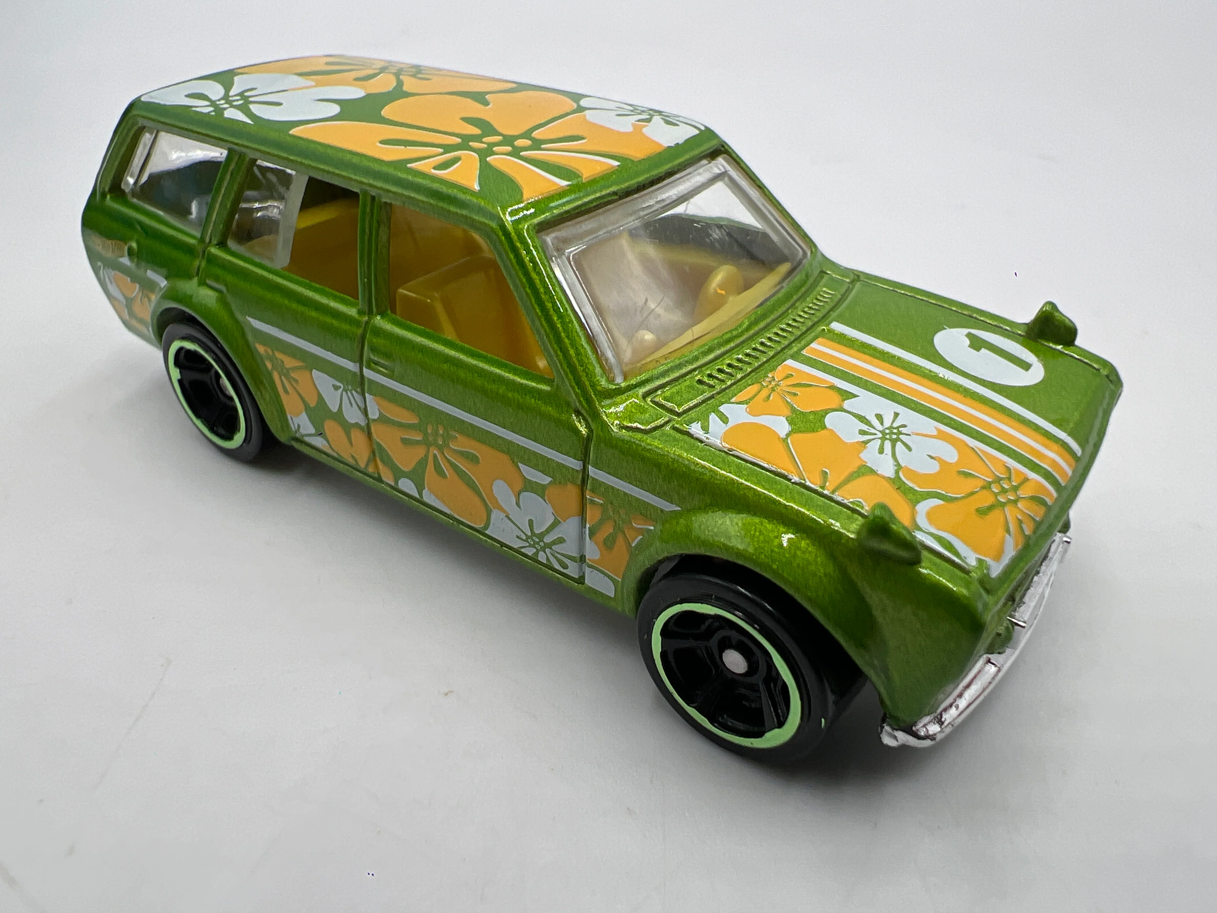2018 Hot Wheels Mystery Models Series 3 #1 Chase Datsun Bluebird 510 Wagon Green - Image 2