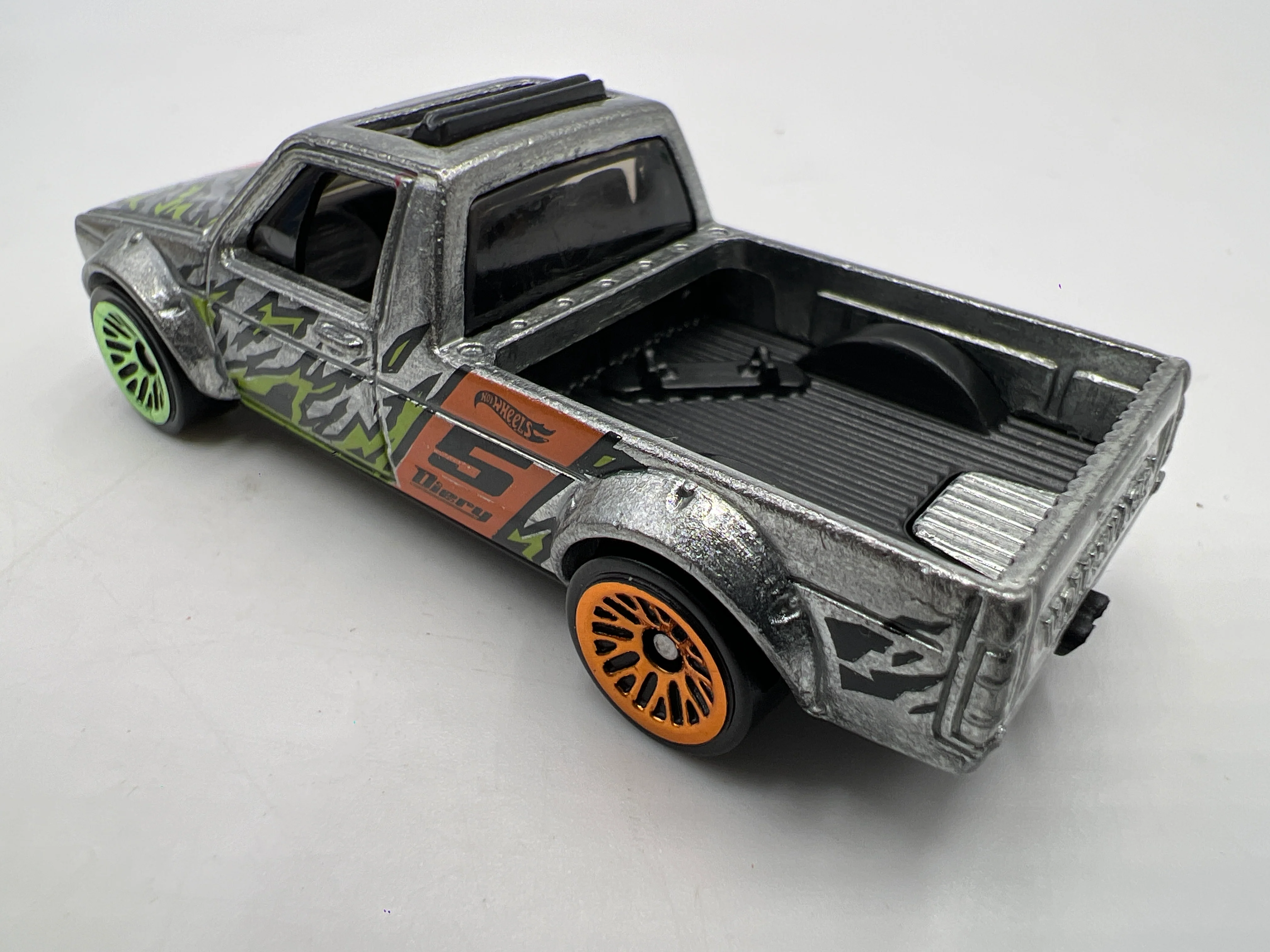 2019 Hot Wheels Mystery Models Series 3 #5 Volkswagen Caddy Silver - Image 3