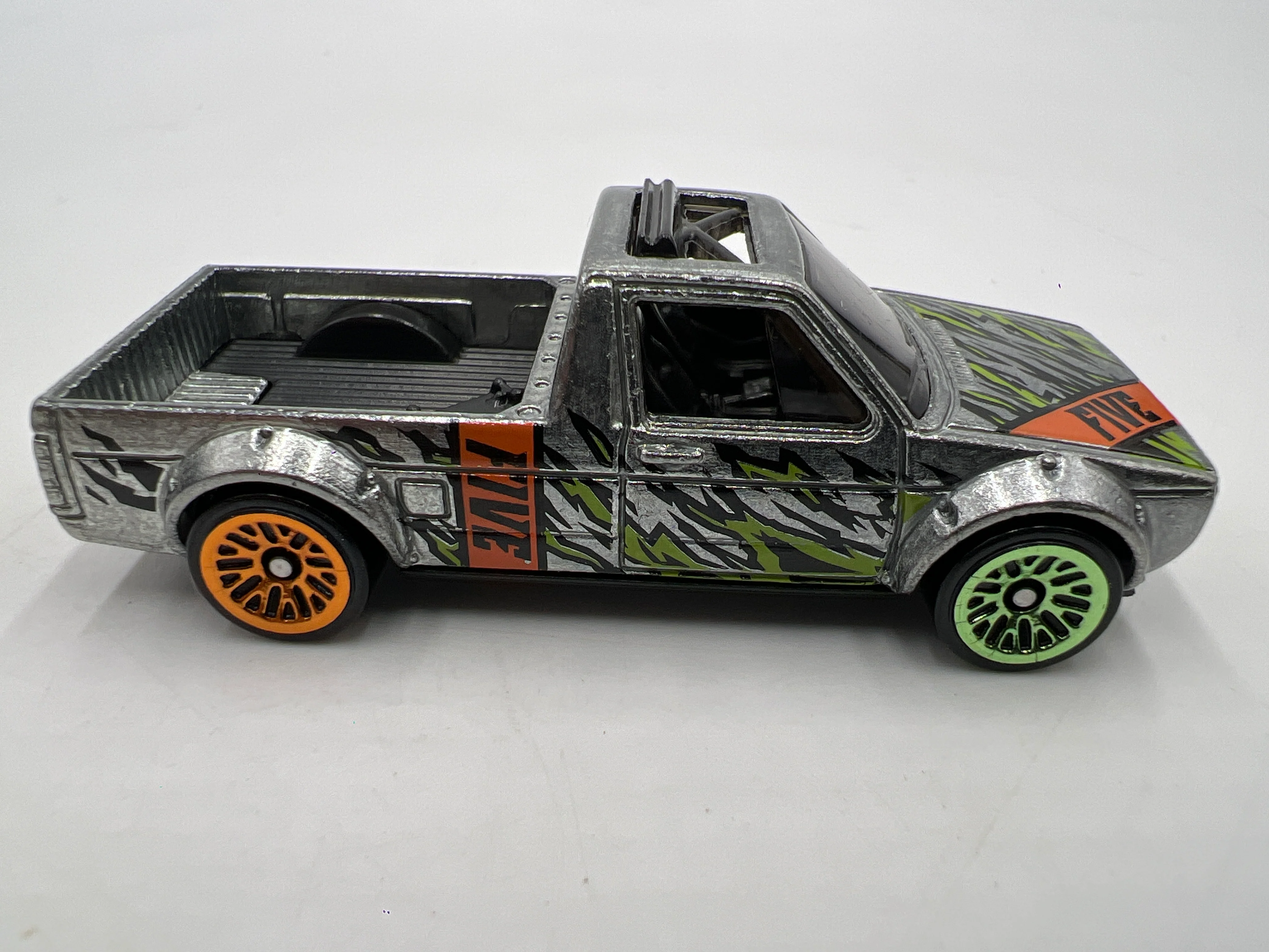 2019 Hot Wheels Mystery Models Series 3 #5 Volkswagen Caddy Silver - Image 4