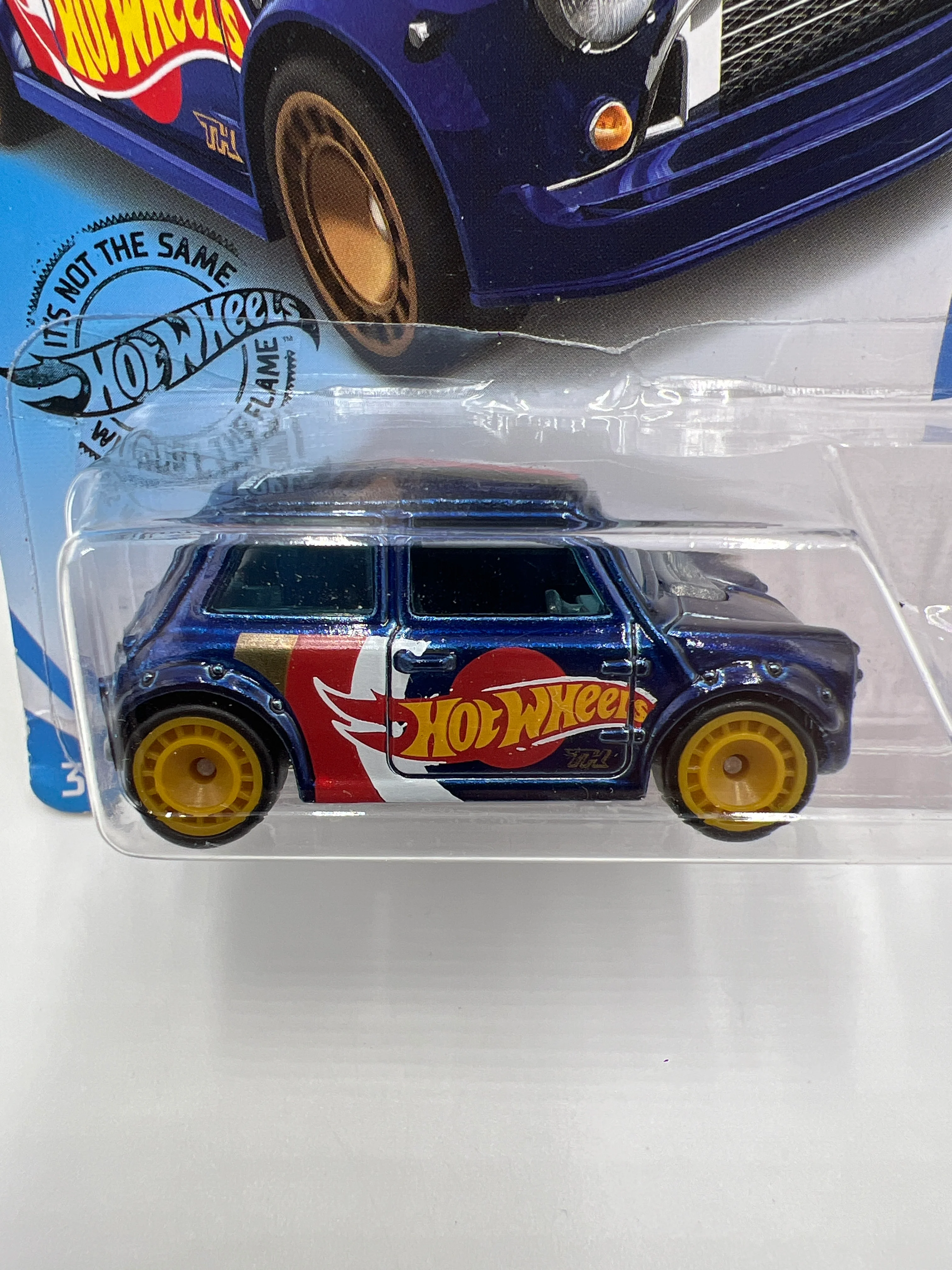 2019 Hot Wheels Super Treasure Hunt #242 Morris Mini Blue W/Protector - Image 2