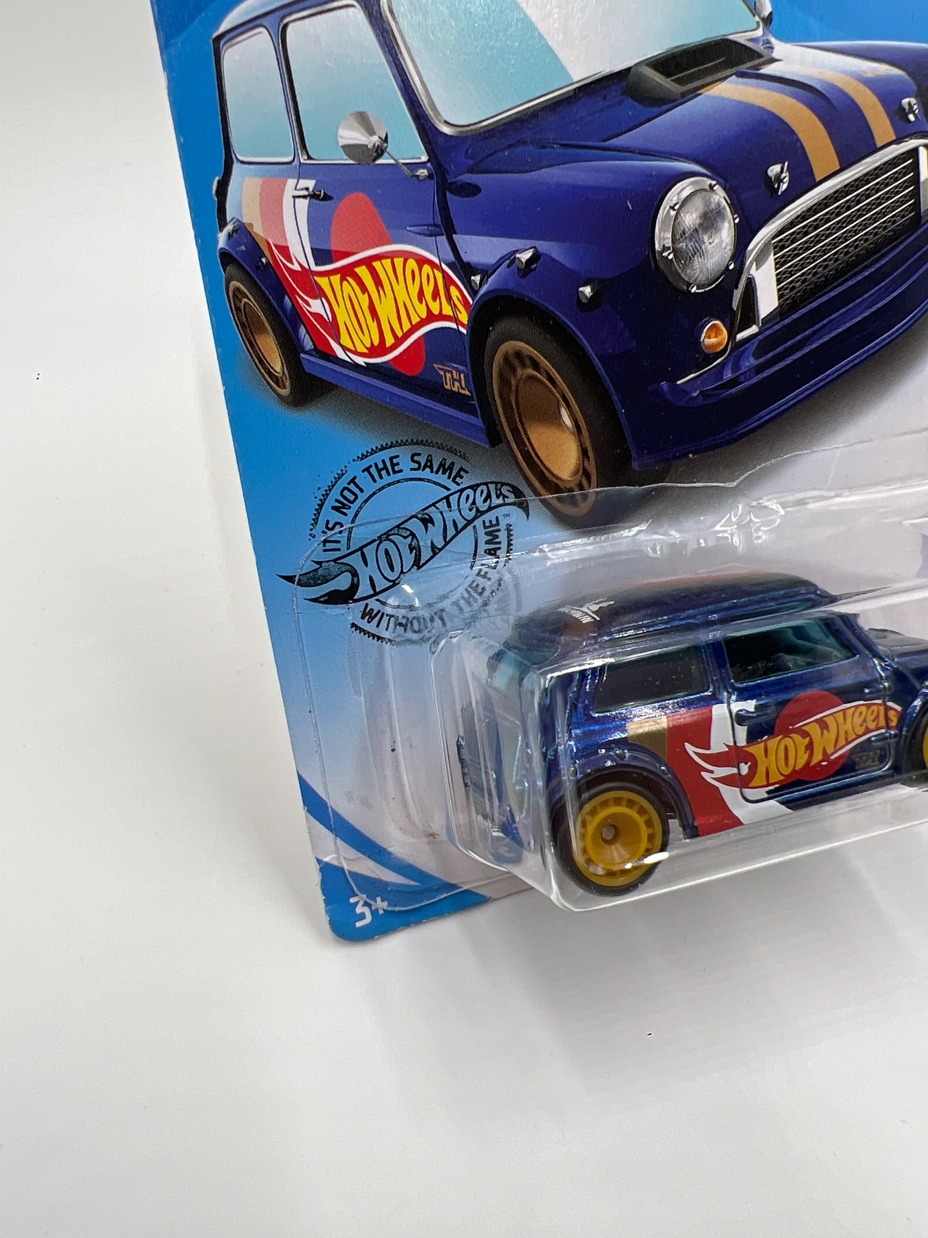 2019 Hot Wheels Super Treasure Hunt #242 Morris Mini Blue W/Protector - Image 4