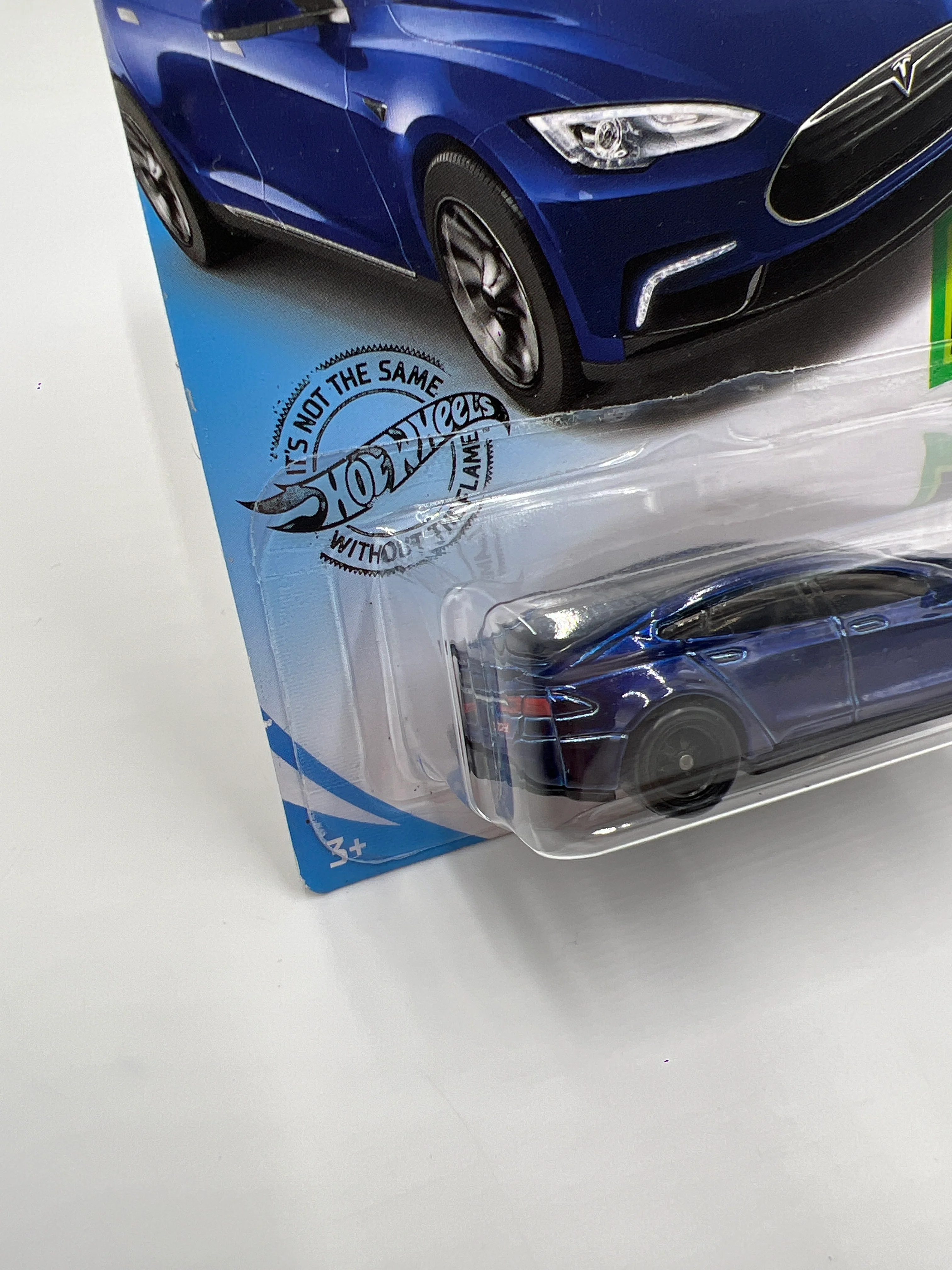 2019 Hot Wheels Super Treasure Hunt #226 Tesla Model S Blue W/Protector International Card - Image 4