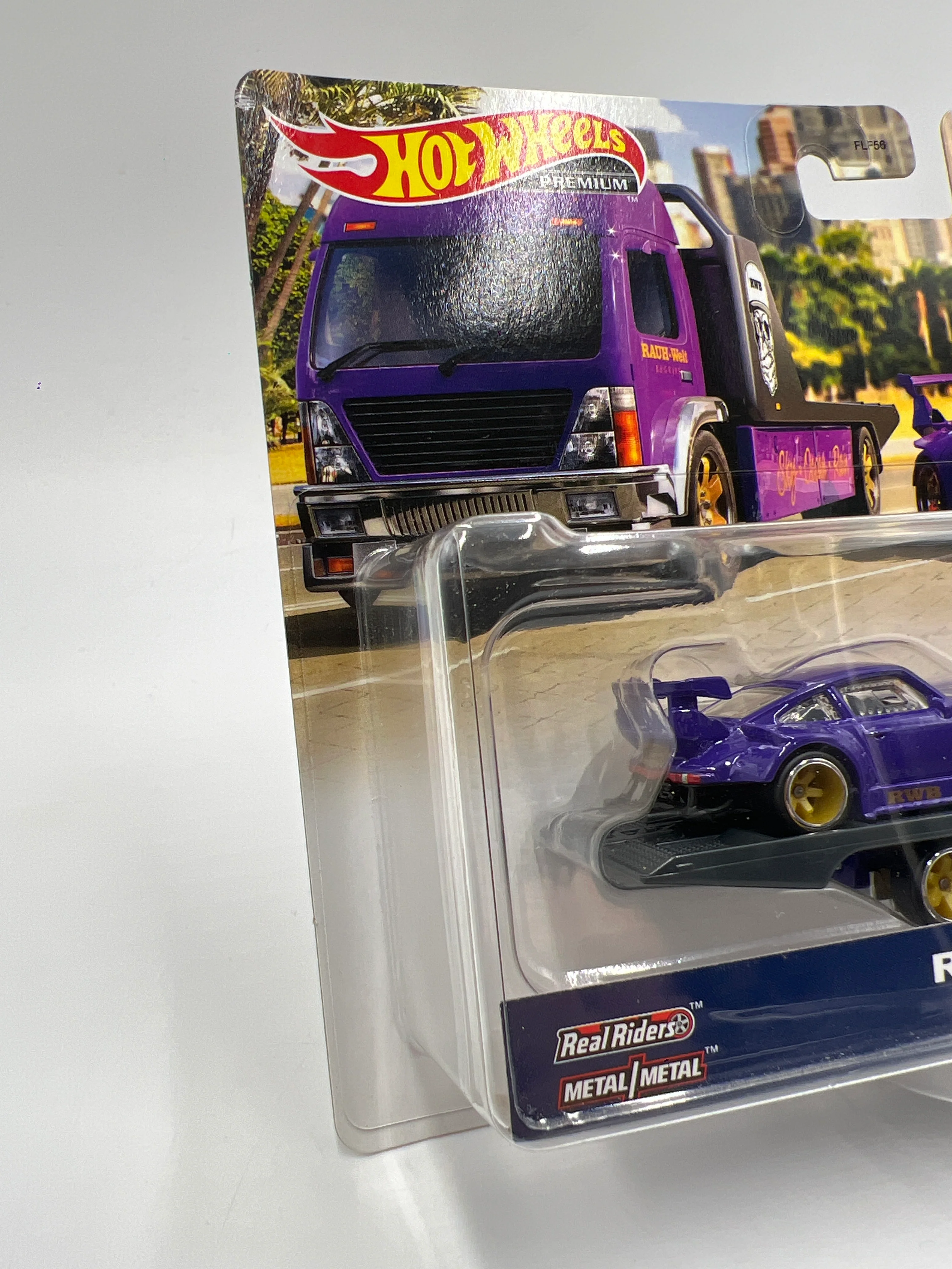 2019 Hot Wheels Team Transport #17 RWB Porsche 930 & Aero Lift Purple W/Protector - Image 6