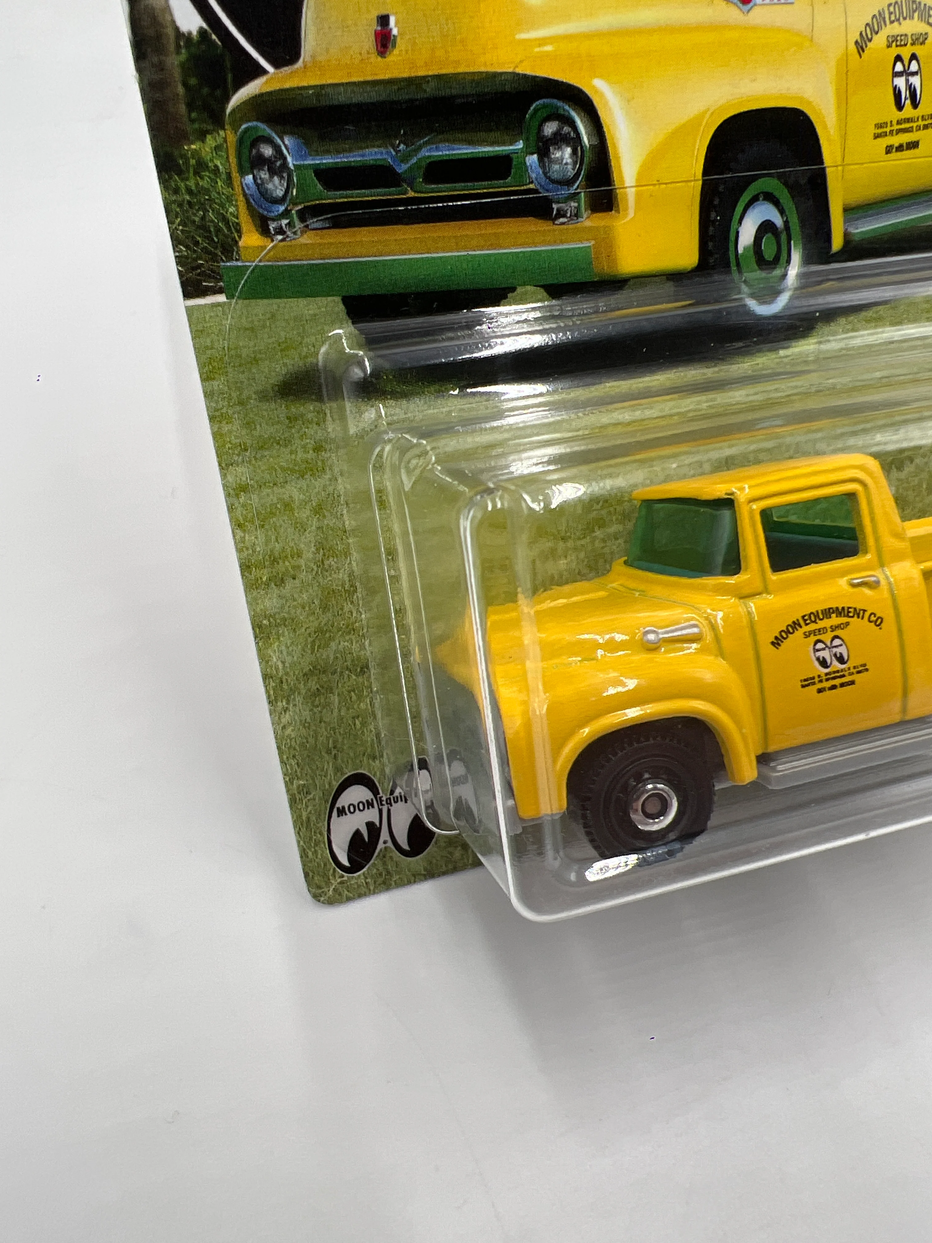 2019 Matchbox Ford Truck Series 56 Ford F-100 Pickup Mooneyes Yellow 150D - Image 5
