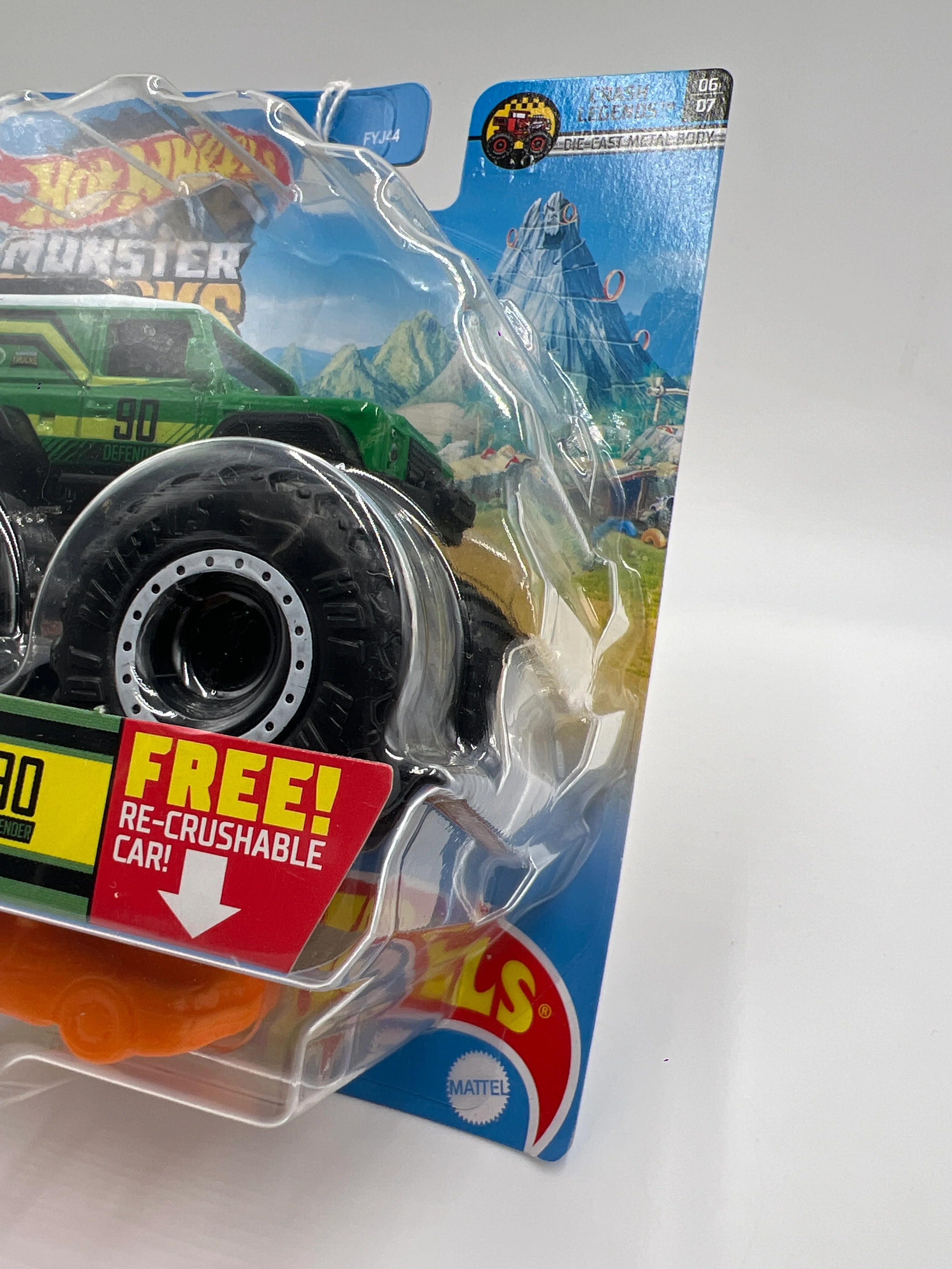 2021 Hot Wheels Monster Trucks Crash Legends #46 Land Rover Defender 90 131G - Image 3