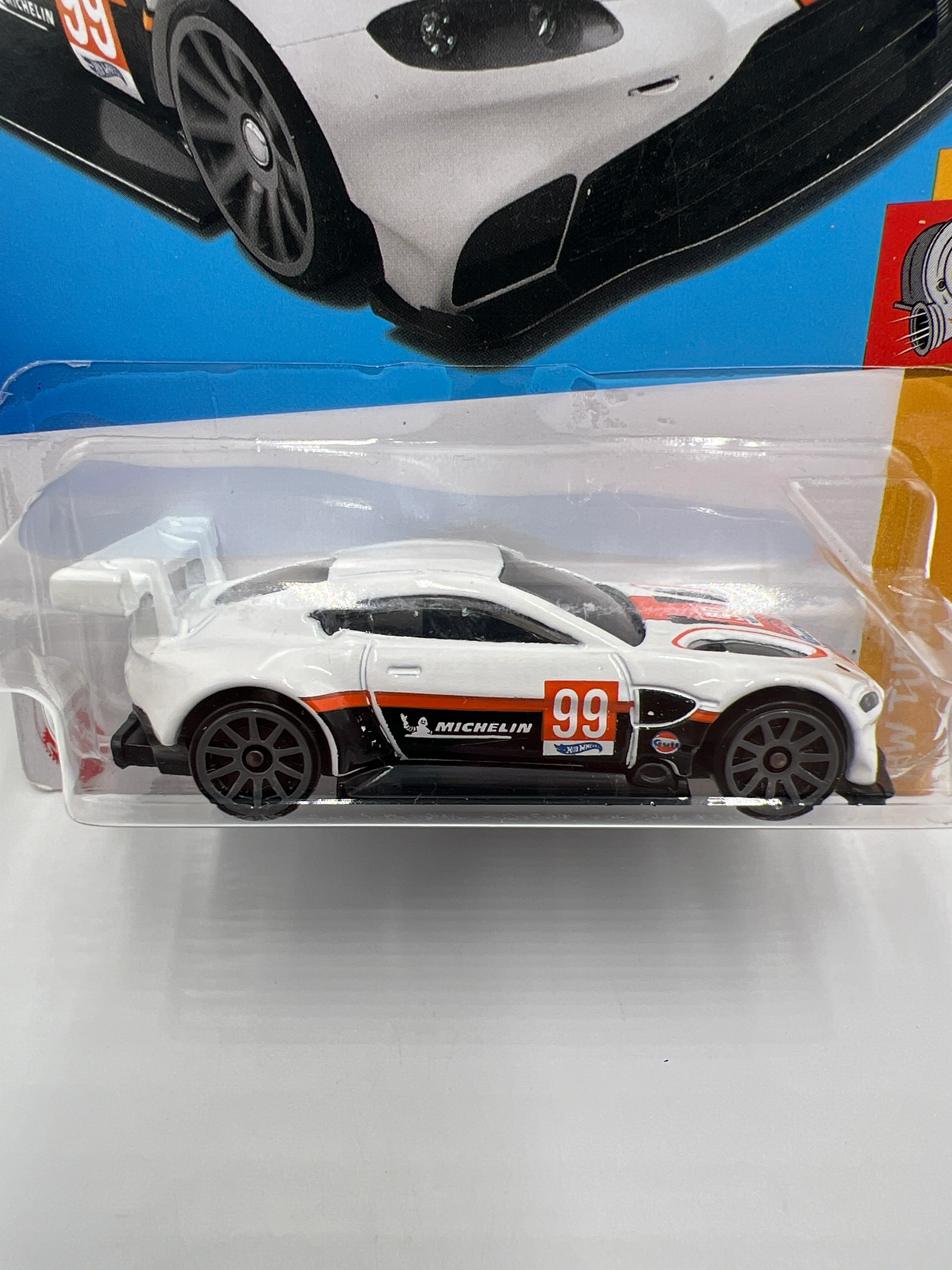 2023 Hot Wheels Turbo #98 Aston Martin Vantage GTE White Gulf 103E - Image 2