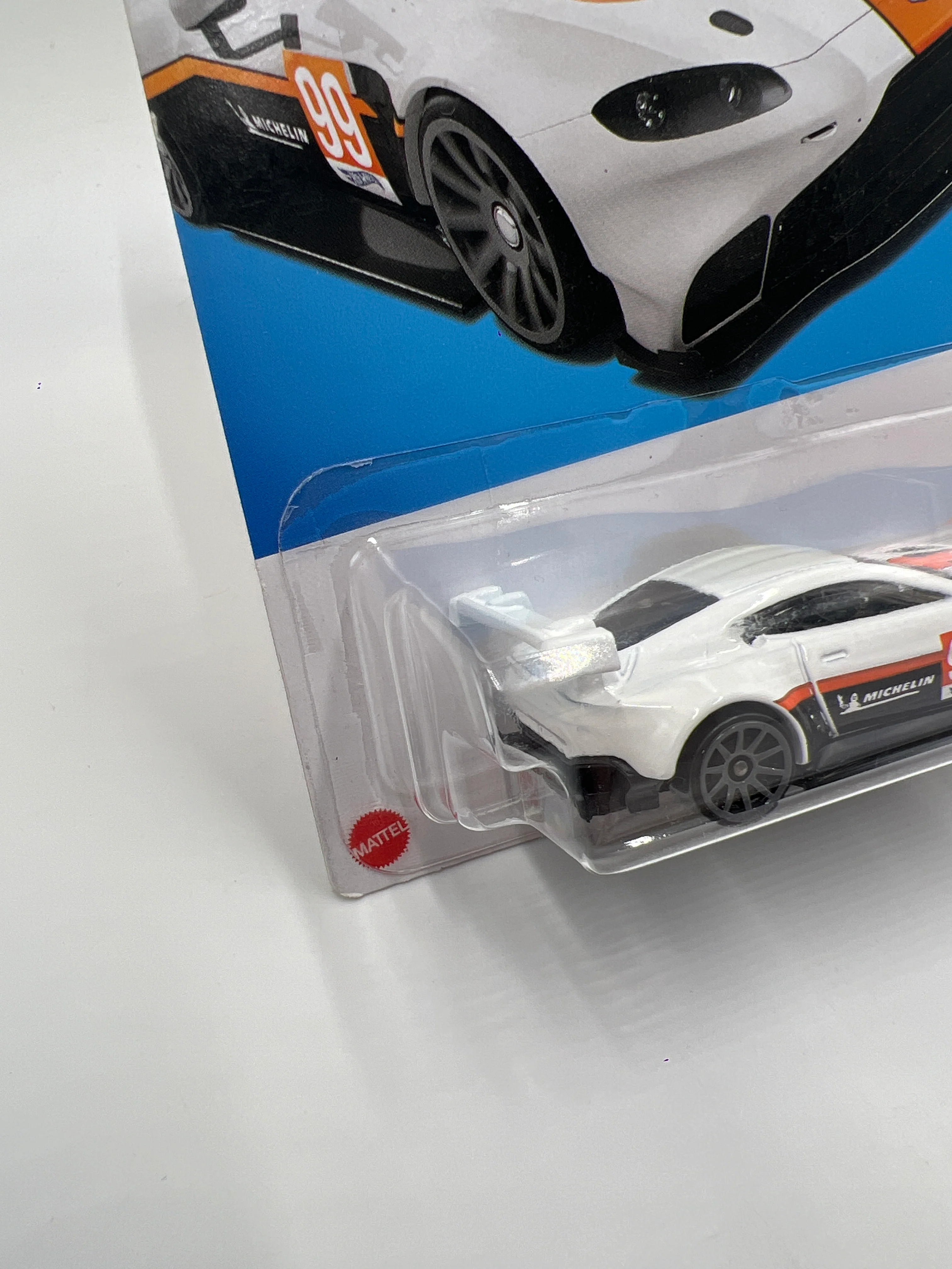 2023 Hot Wheels Turbo #98 Aston Martin Vantage GTE White Gulf 103E - Image 4
