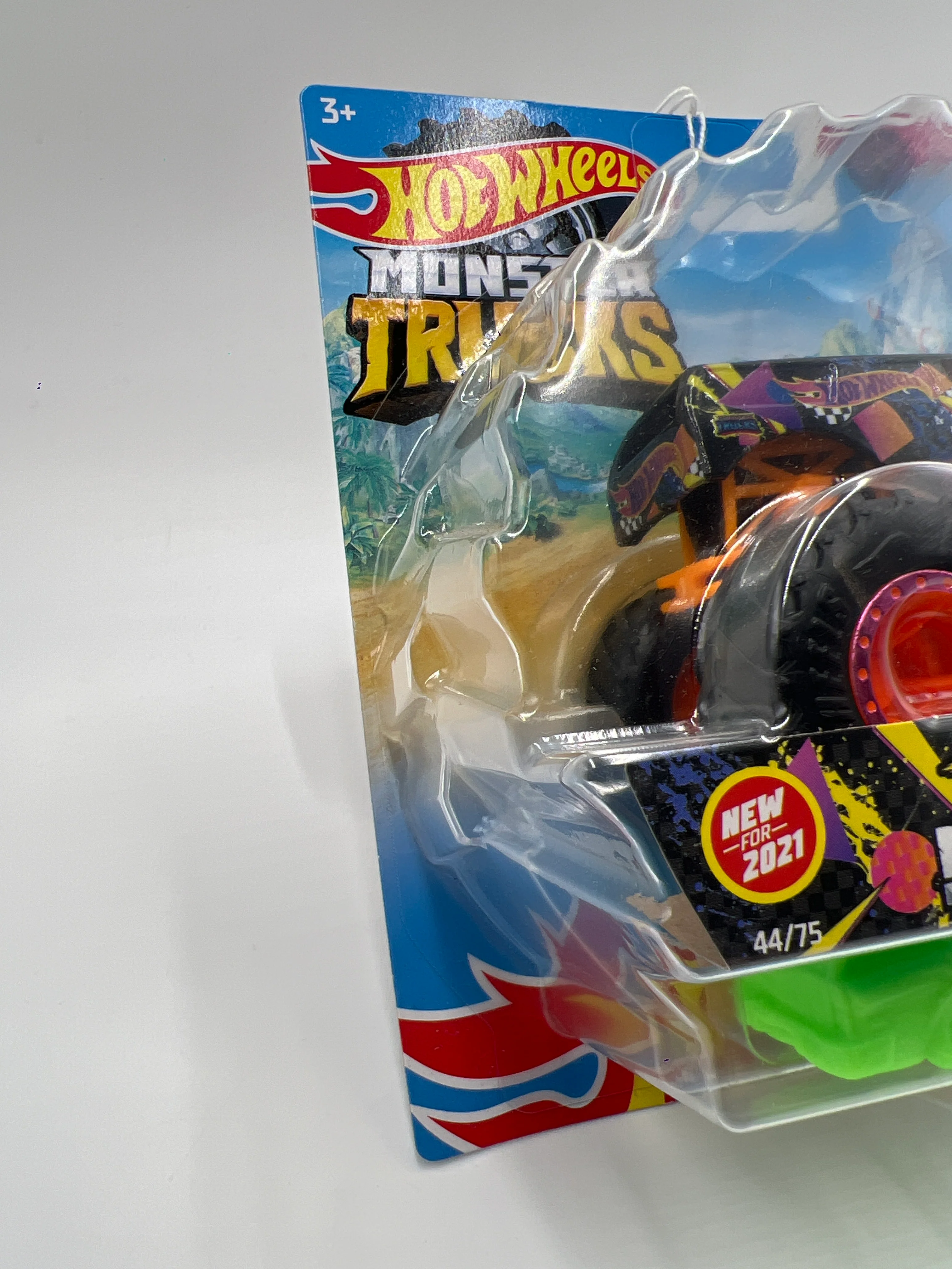 2021 Hot Wheels Monster Trucks Neon Shockers #44 Town Hauler 131i - Image 4