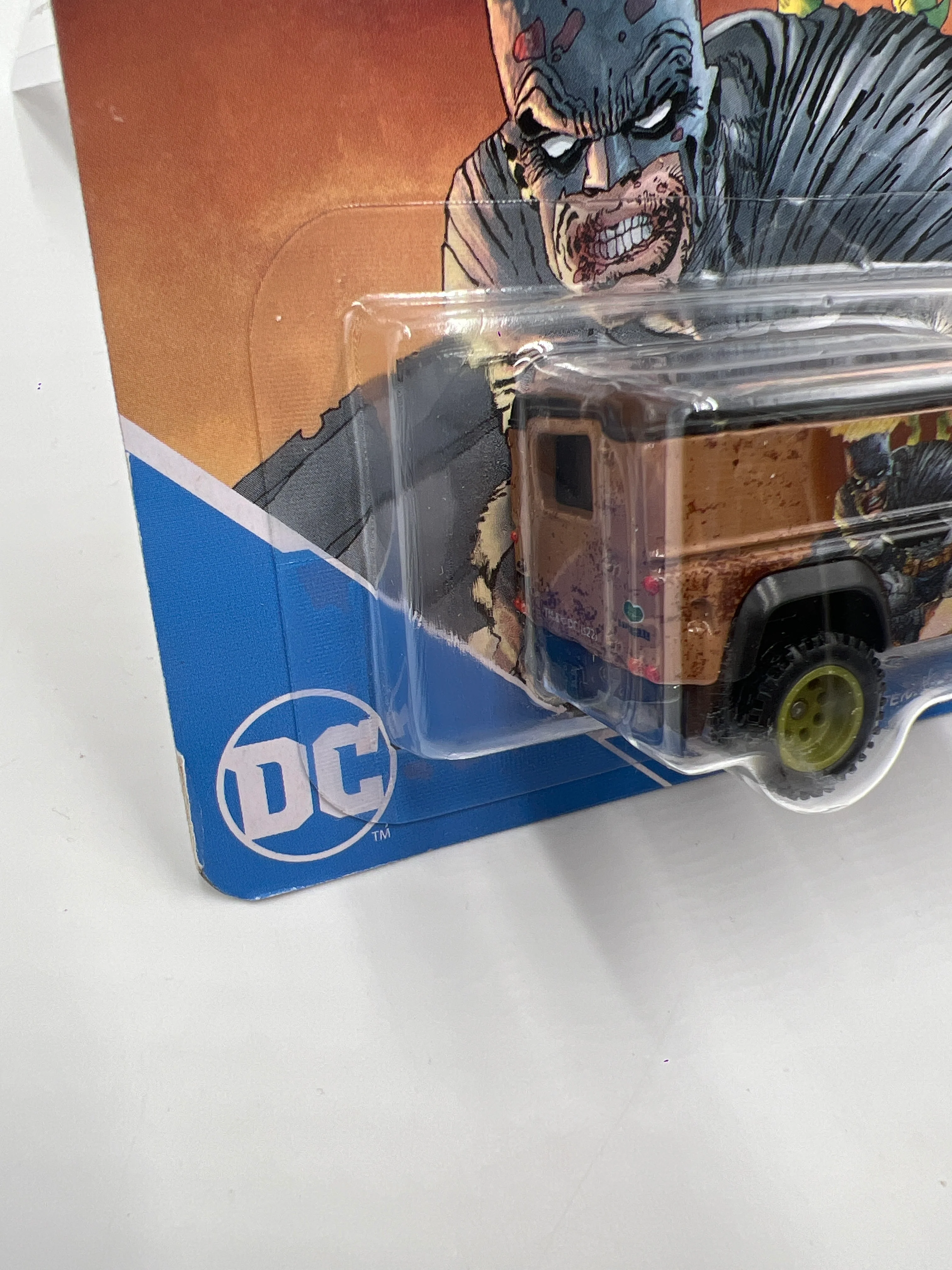2022 Hot Wheels DC #3 Land Rover Defender 100 Hard Top Batman Brown 252i - Image 5