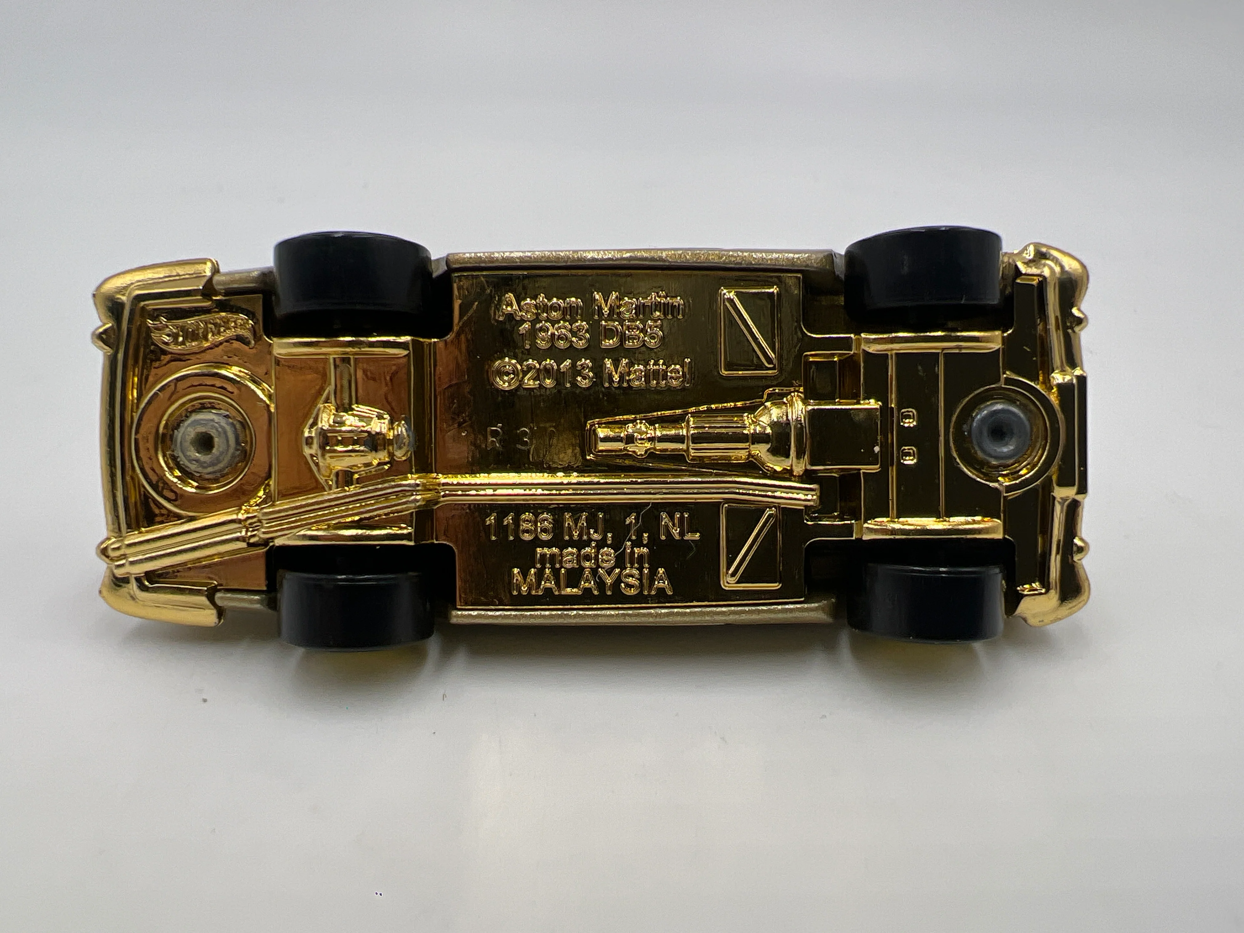 2022 Hot Wheels FAO Schwarz Loose 1963 Aston Martin DB5 Gold - Image 6