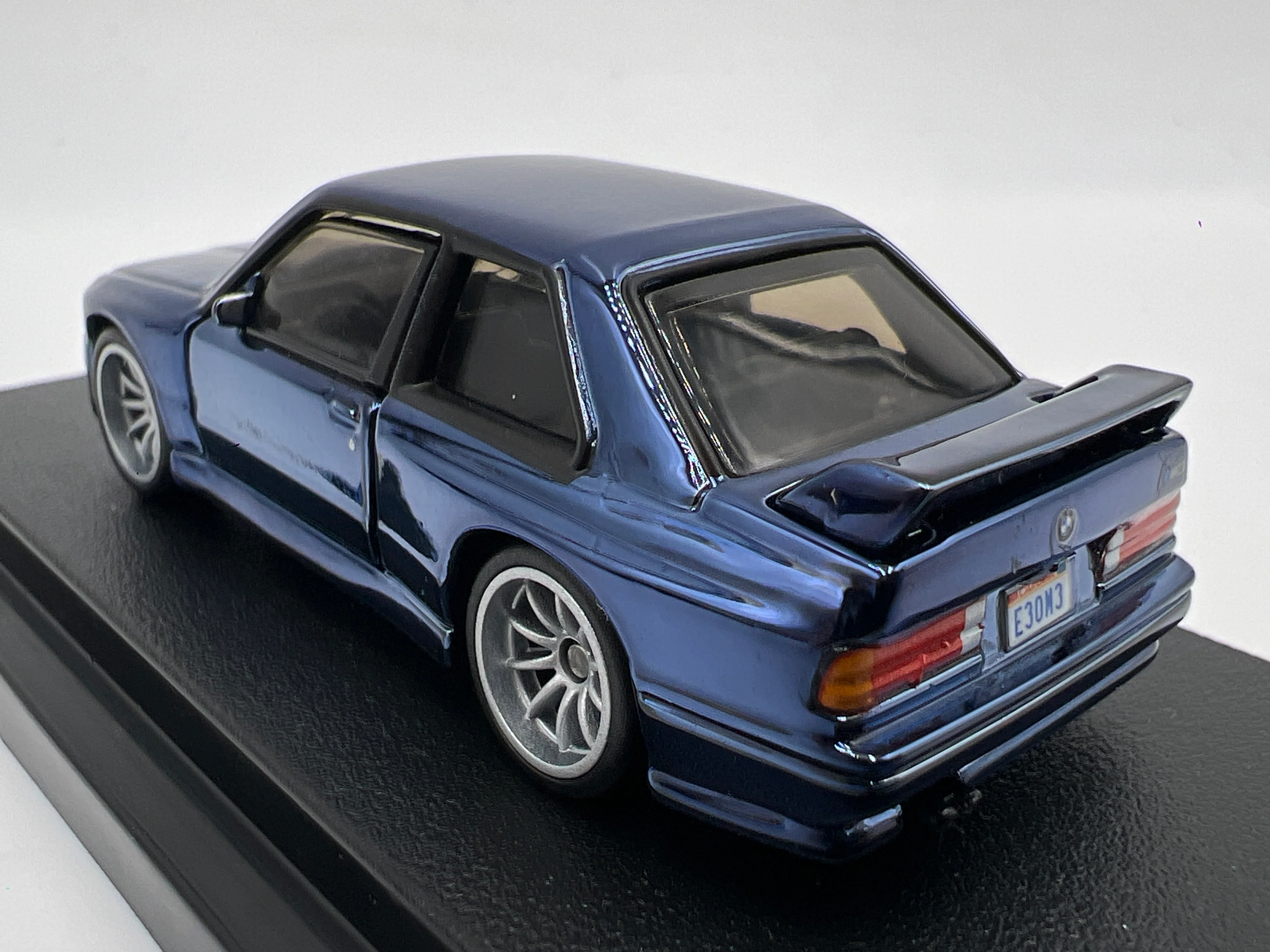 2022 Hot Wheels RLC #2187/30000 1991 BMW M3 Blue - Image 3