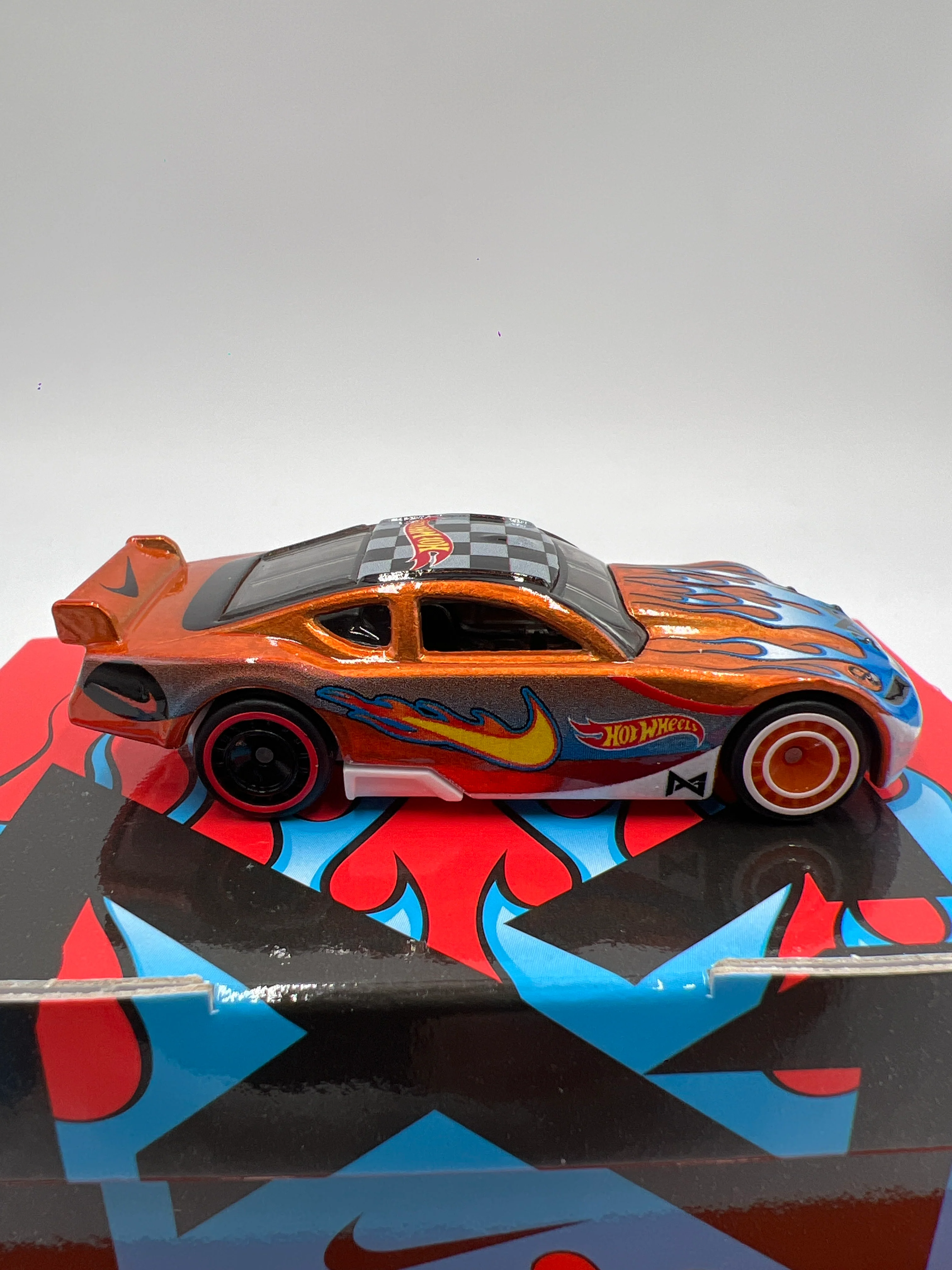 2022 Hot Wheels RLC Paul George x Nike Circle Tracker Orange - Image 4