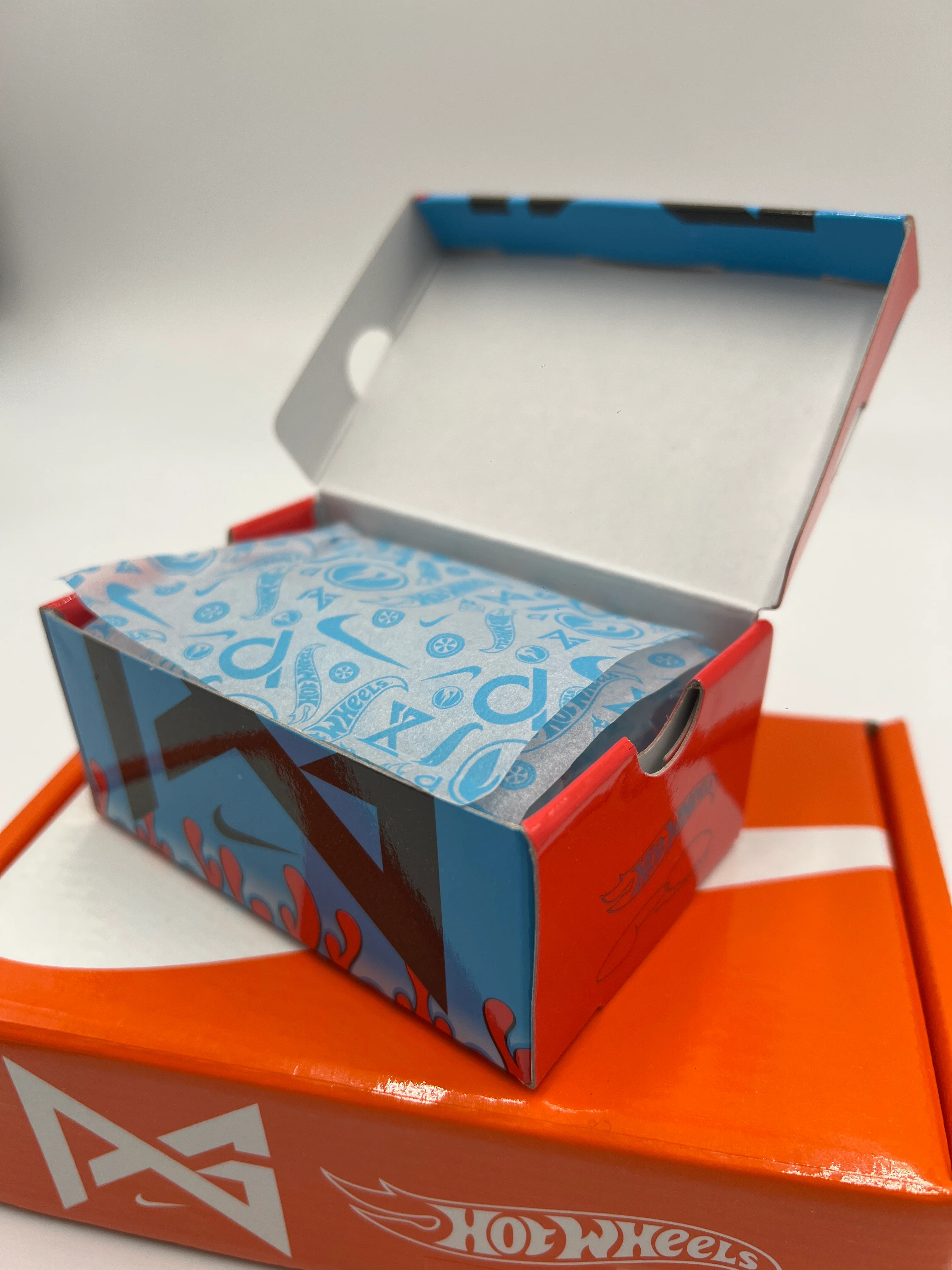 2022 Hot Wheels RLC Paul George x Nike Circle Tracker Orange - Image 8