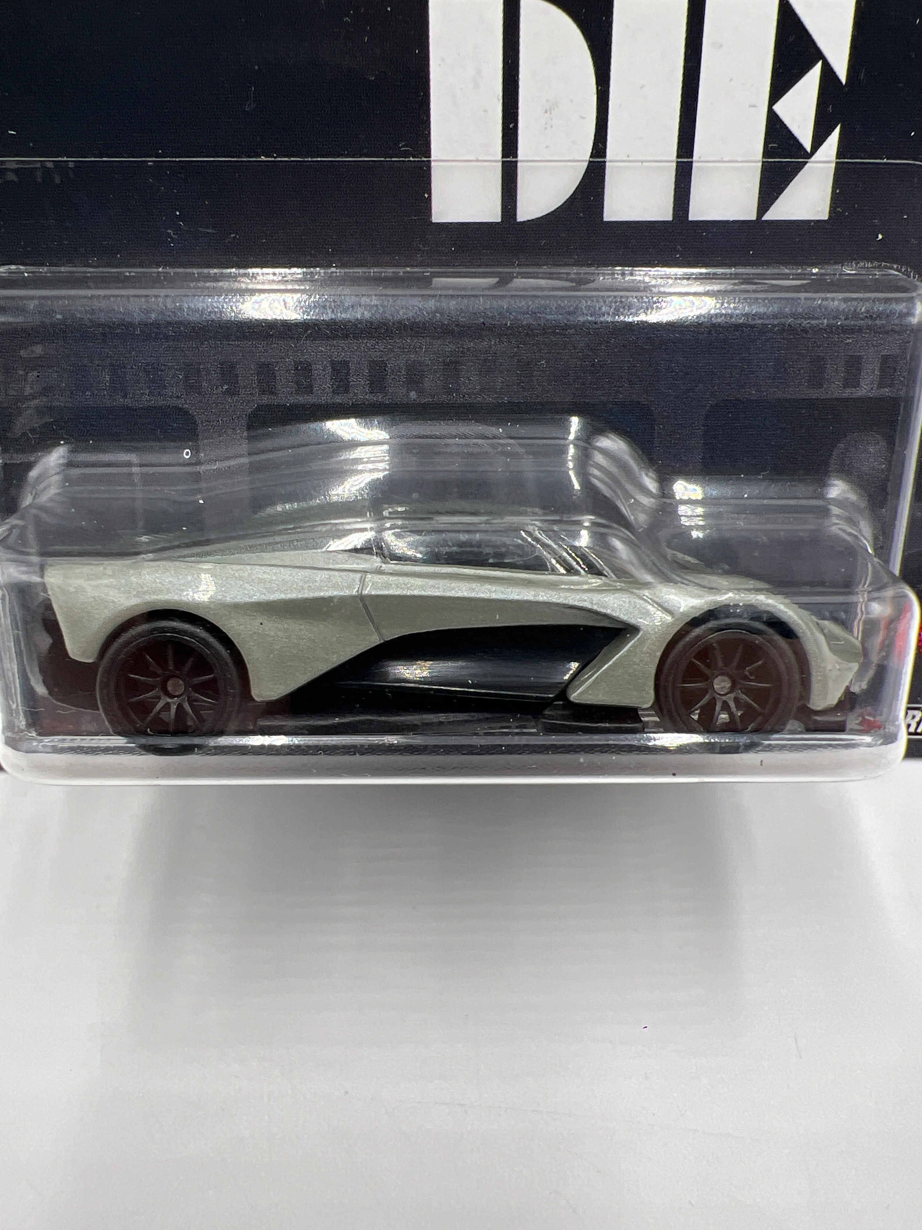 Hot Wheels Premium 007 No Time To Die Aston Martin Valhalla Concept Silver 266A - Image 3