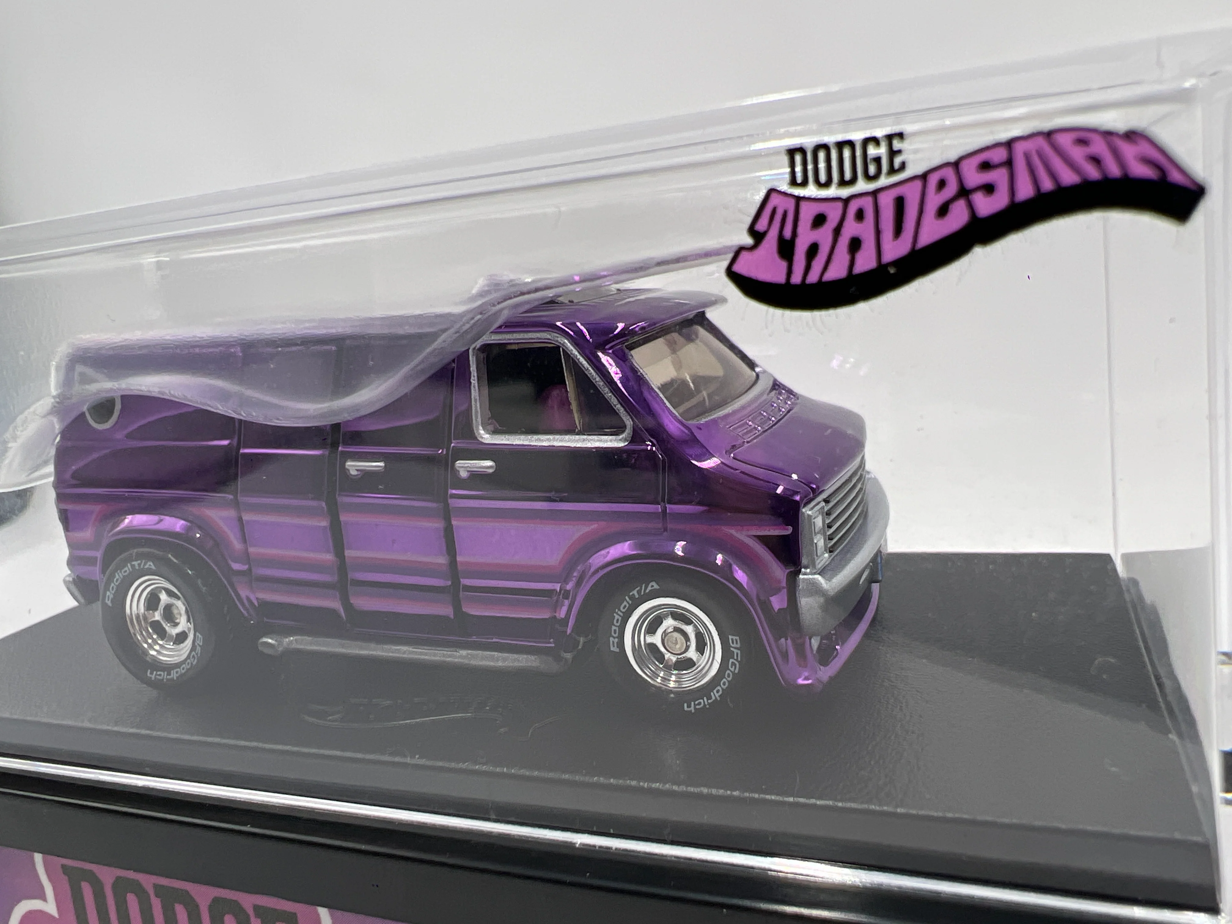 2023 Hot Wheels RLC #22046/30000 Dodge Tradesman Van Purple - Image 3