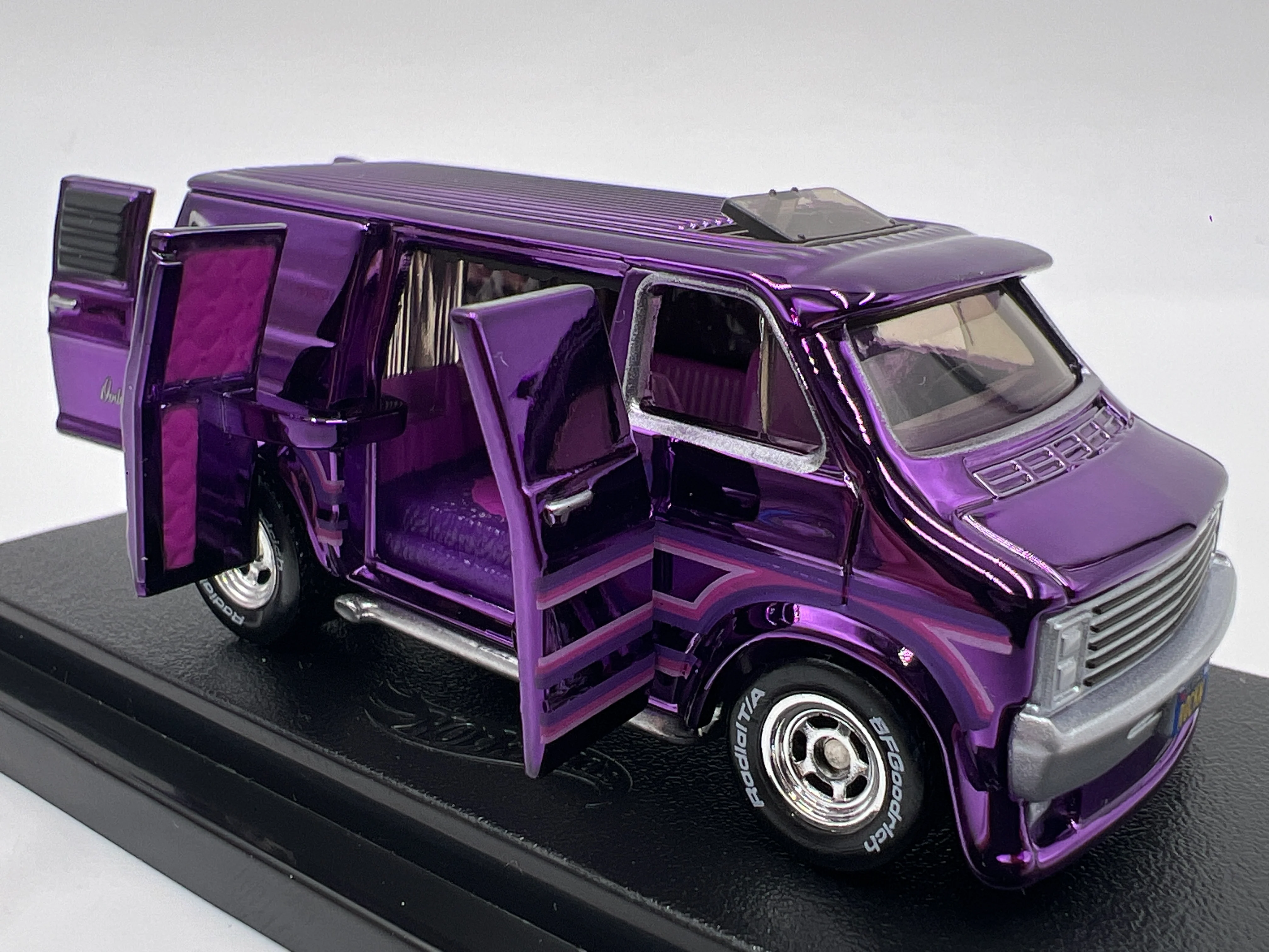 2023 Hot Wheels RLC #27266/30000 Dodge Tradesman Van Purple - Image 2