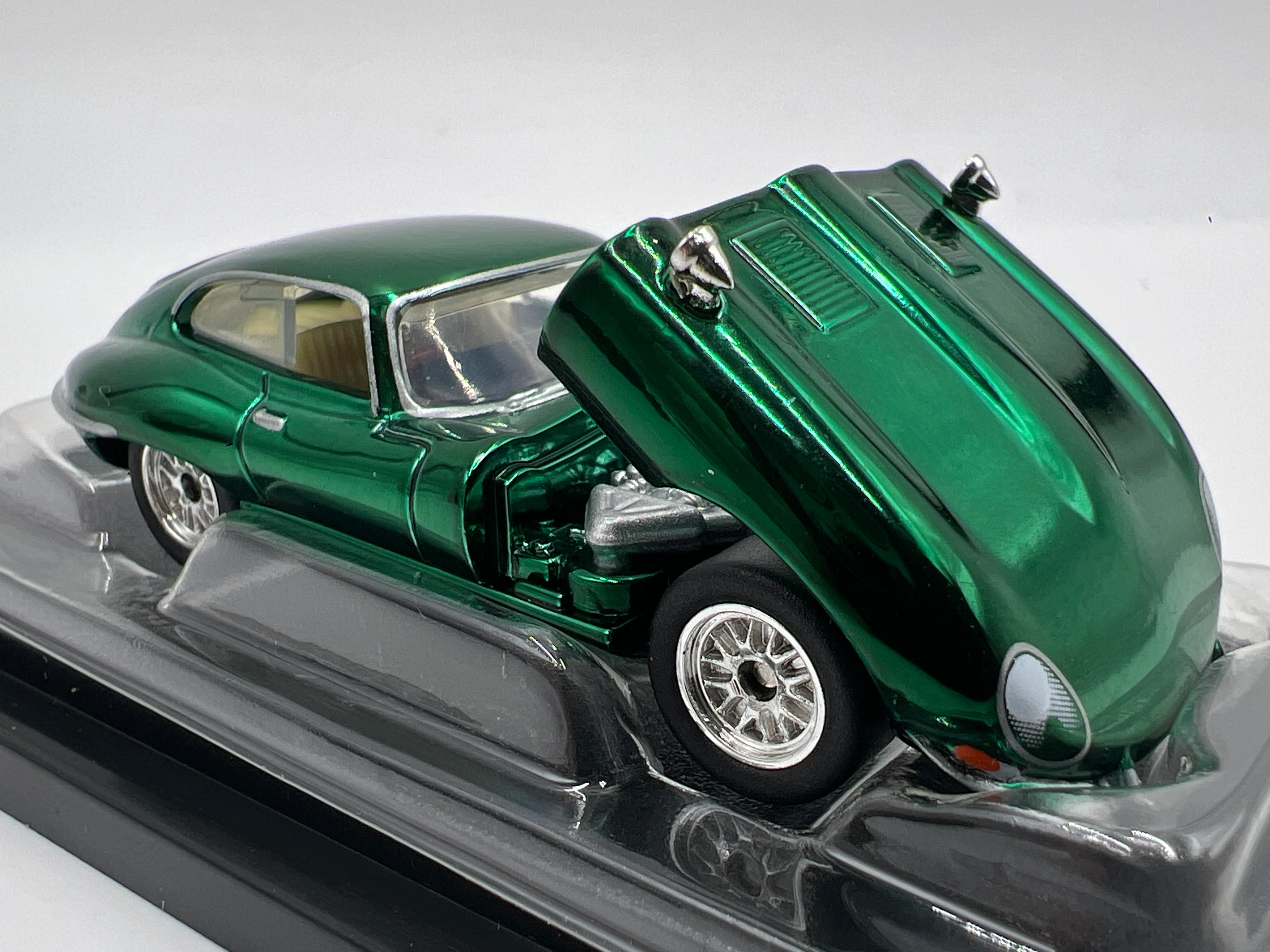 2023 Hot Wheels RLC #18582/30000 1964 Jaguar E-Type Green - Image 2