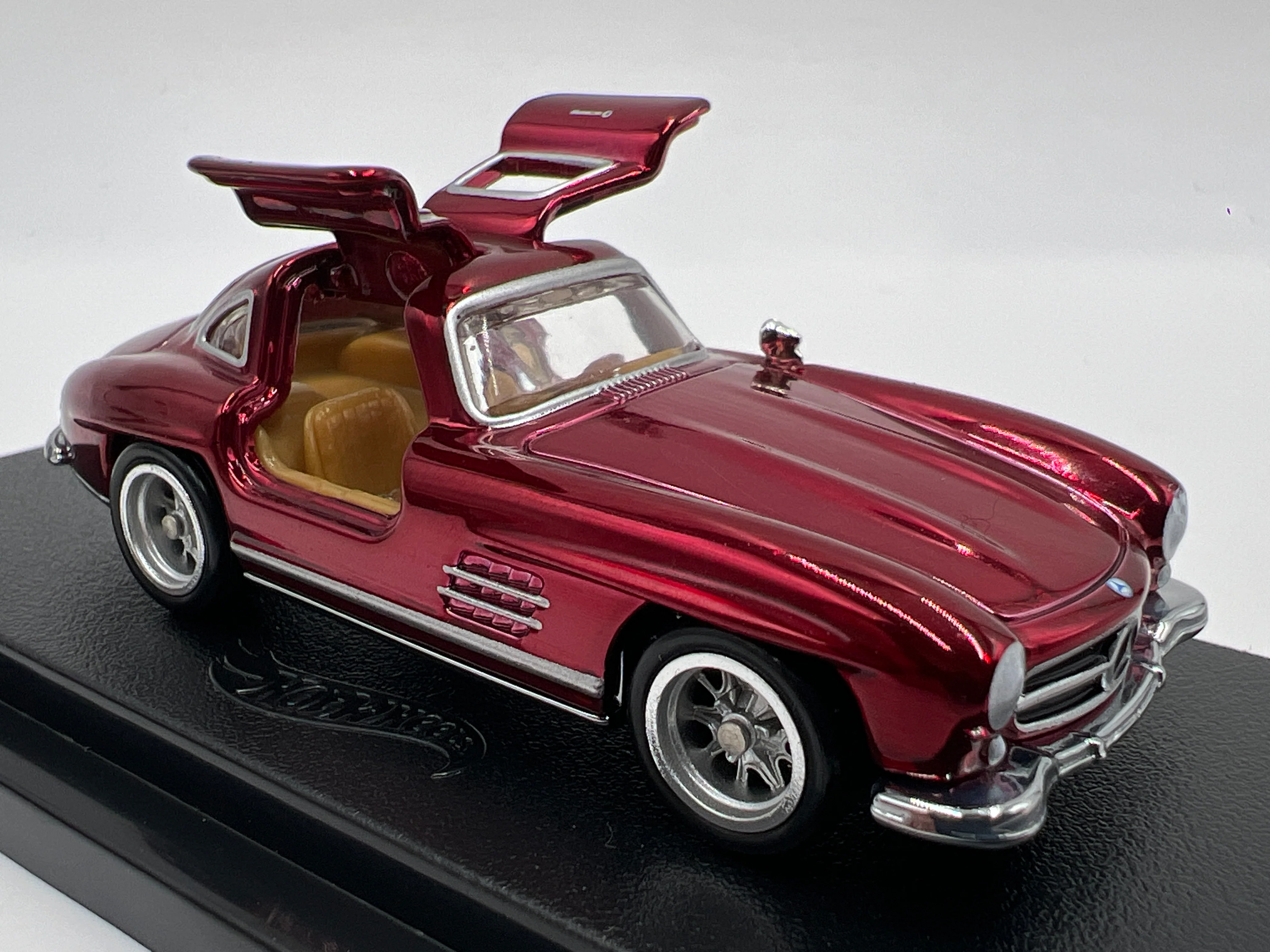 2023 Hot Wheels RLC 55 Mercedes-Benz 300 SL Red - Image 2