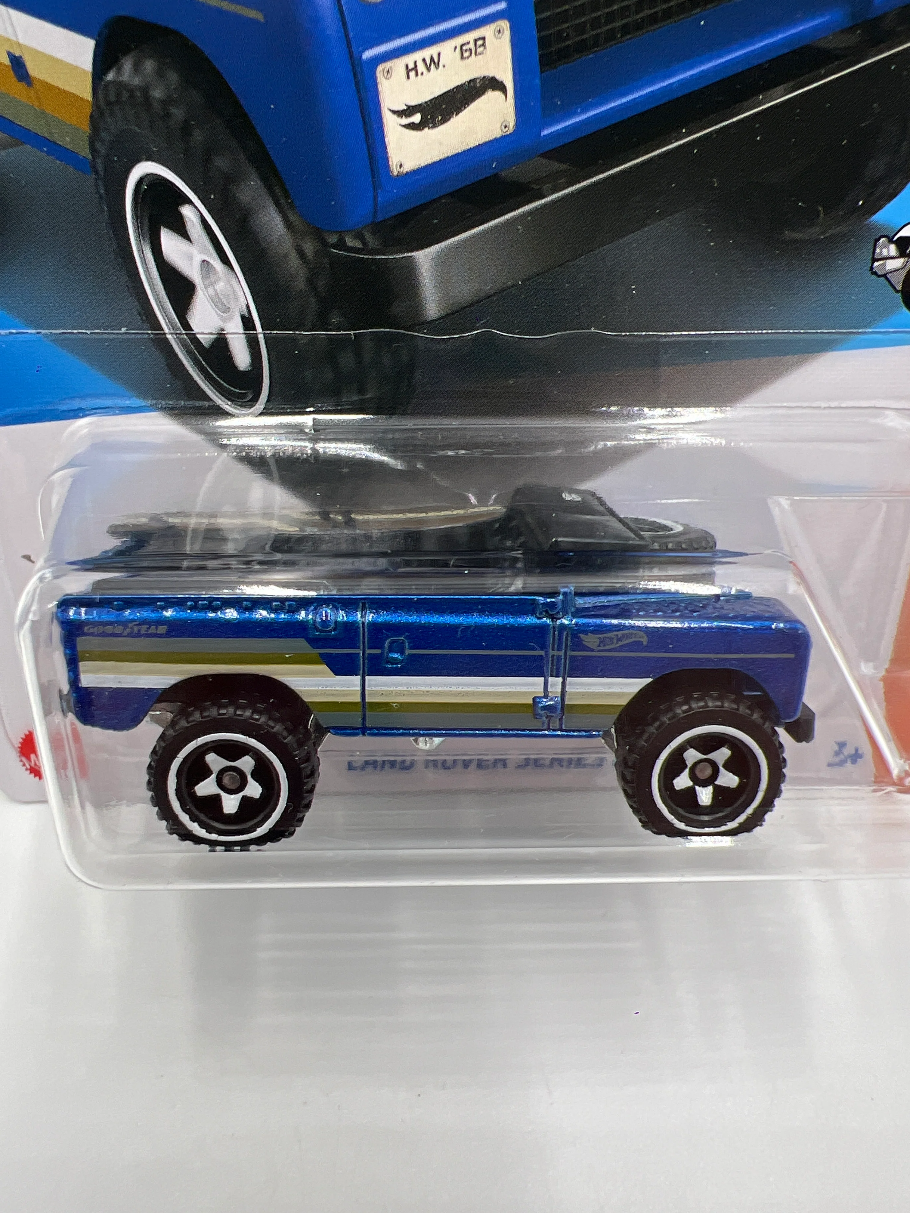 2024 Hot Wheels Hot Trucks #92 Land Rover Series II Blue 62C - Image 2