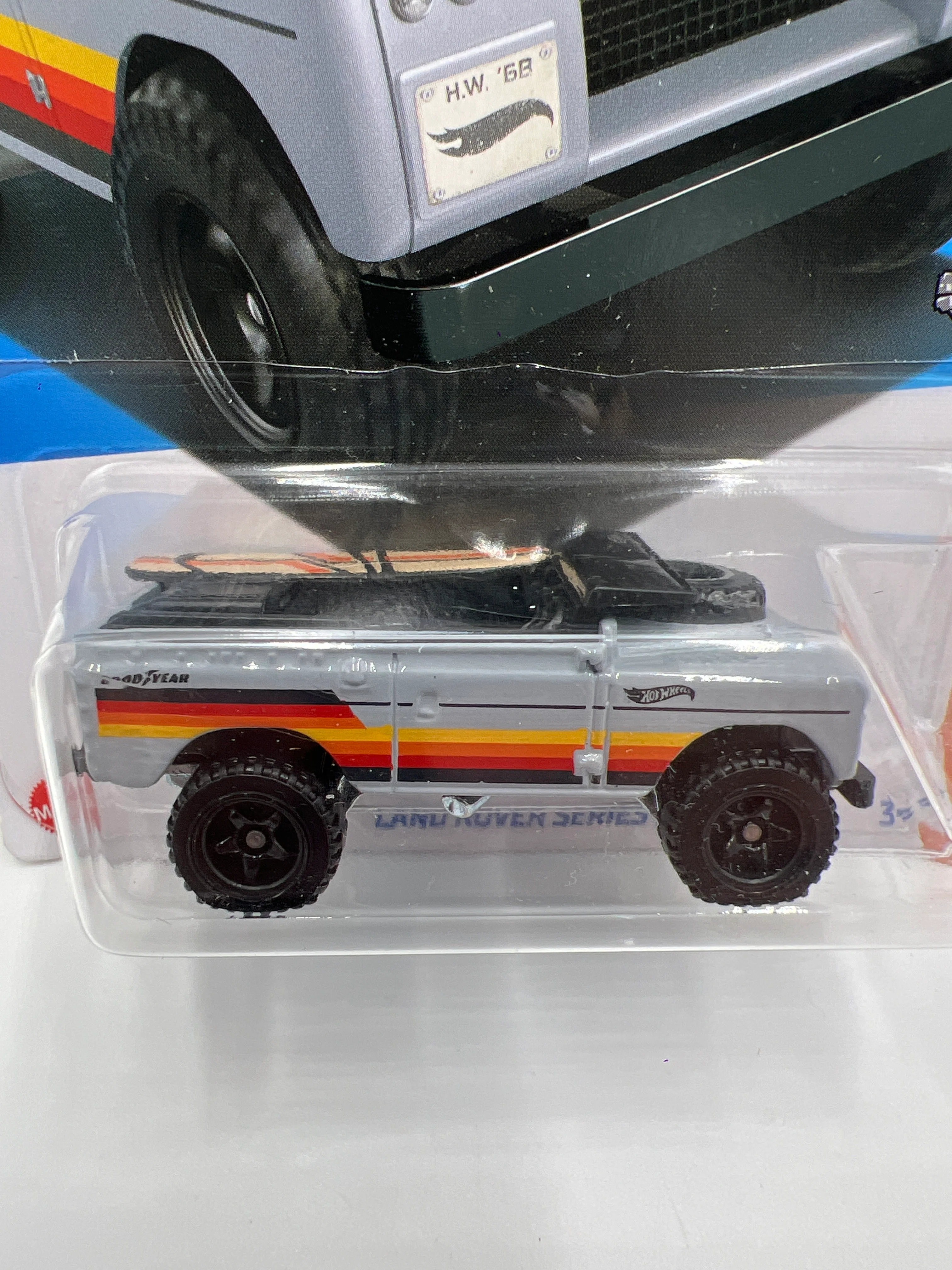2024 Hot Wheels Hot Trucks #92 Land Rover Series II Gray 62C - Image 2