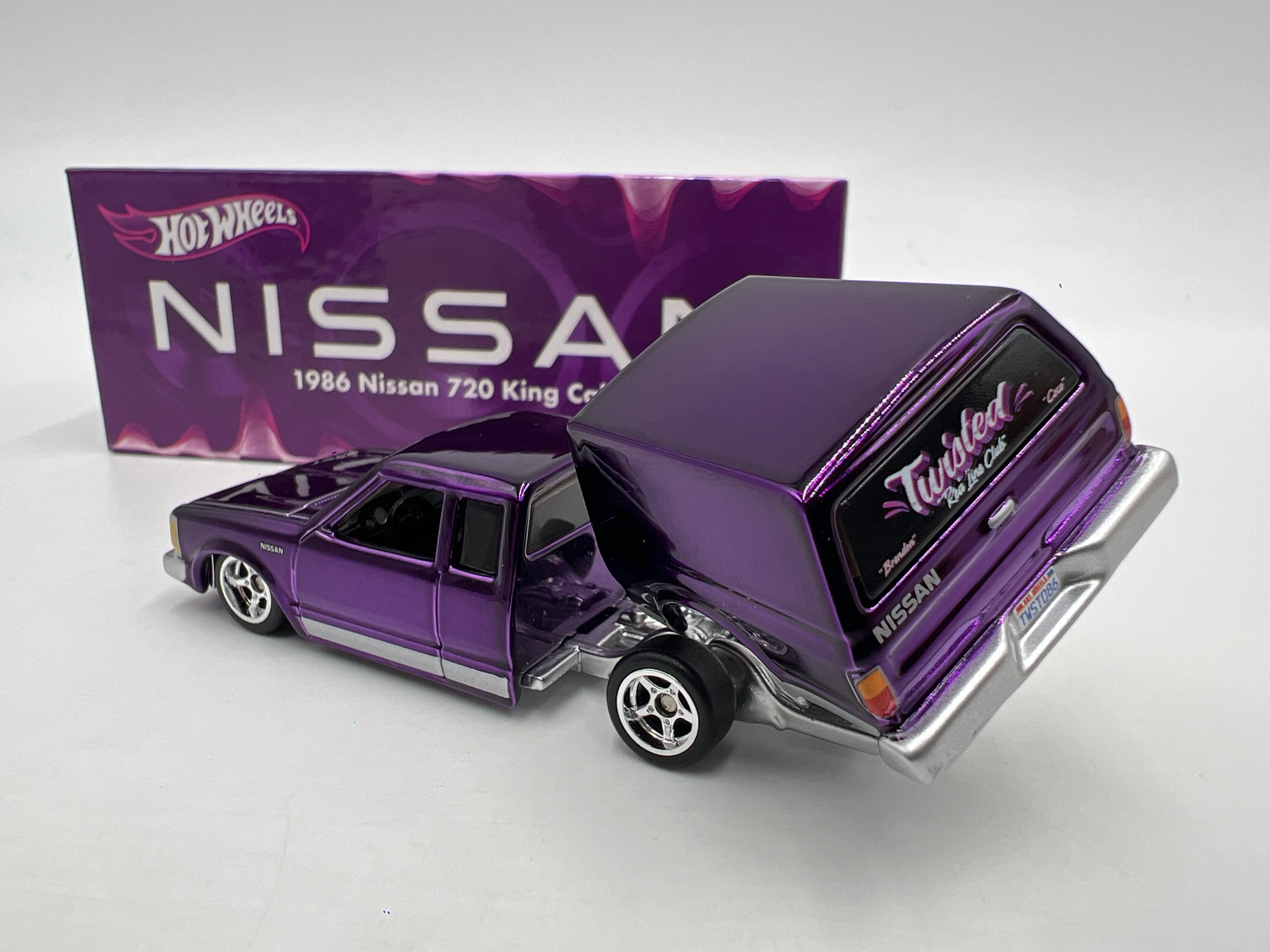 2024 Hot Wheels RLC 1986 Nissan 720 King Cab Purple - Image 3