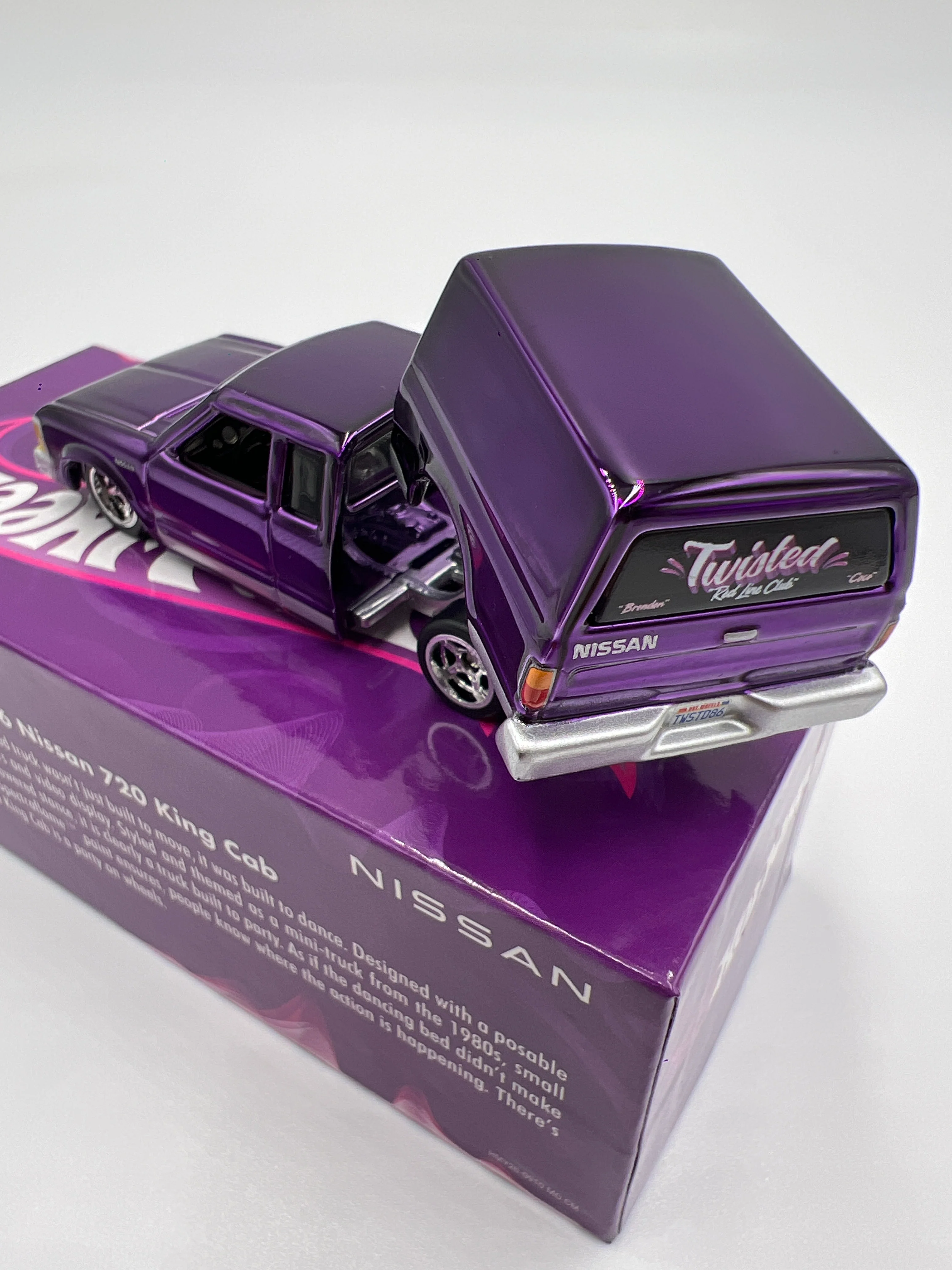 2024 Hot Wheels RLC 1986 Nissan 720 King Cab Purple - Image 5