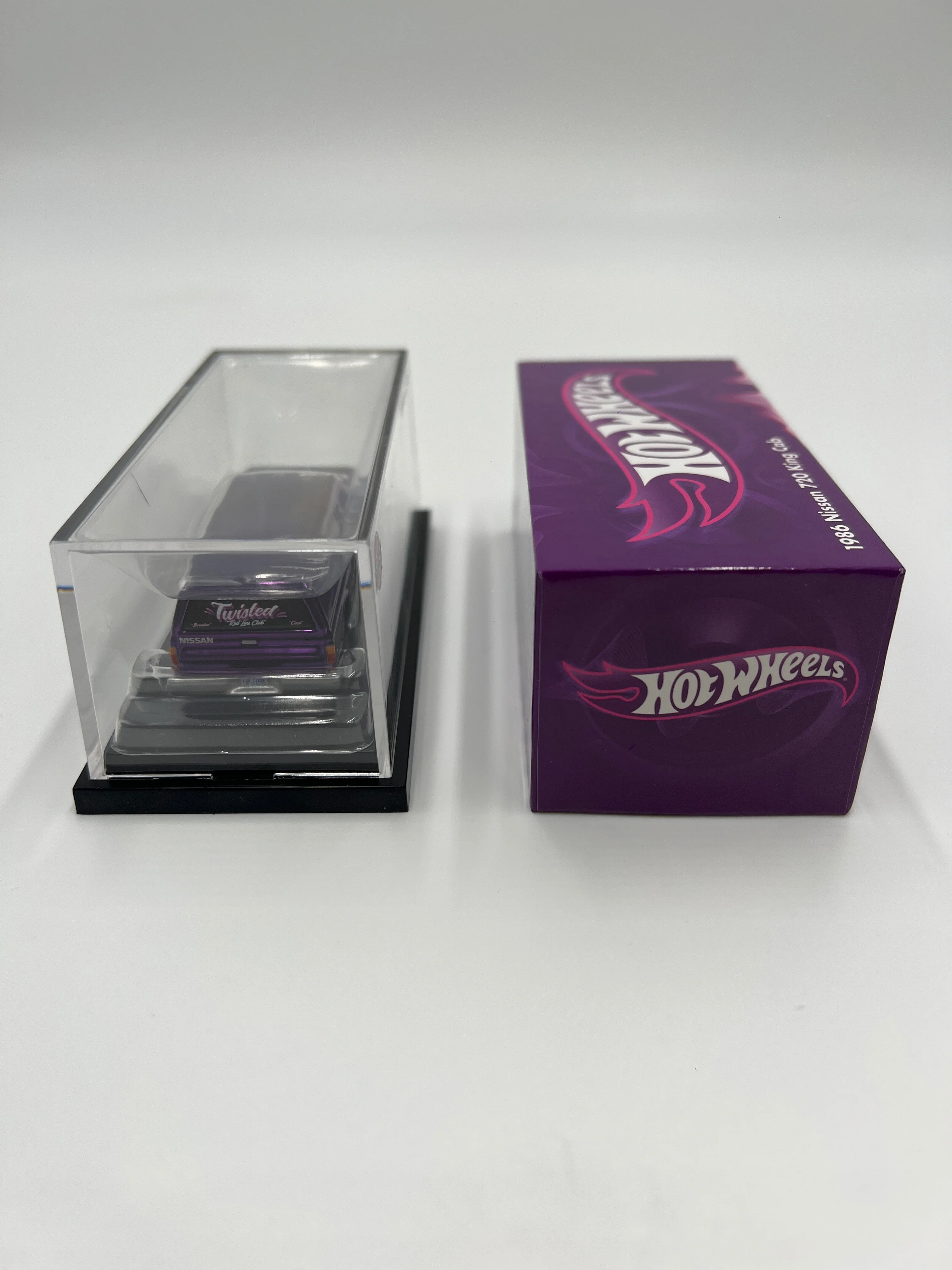 2024 Hot Wheels RLC 1986 Nissan 720 King Cab Purple - Image 7