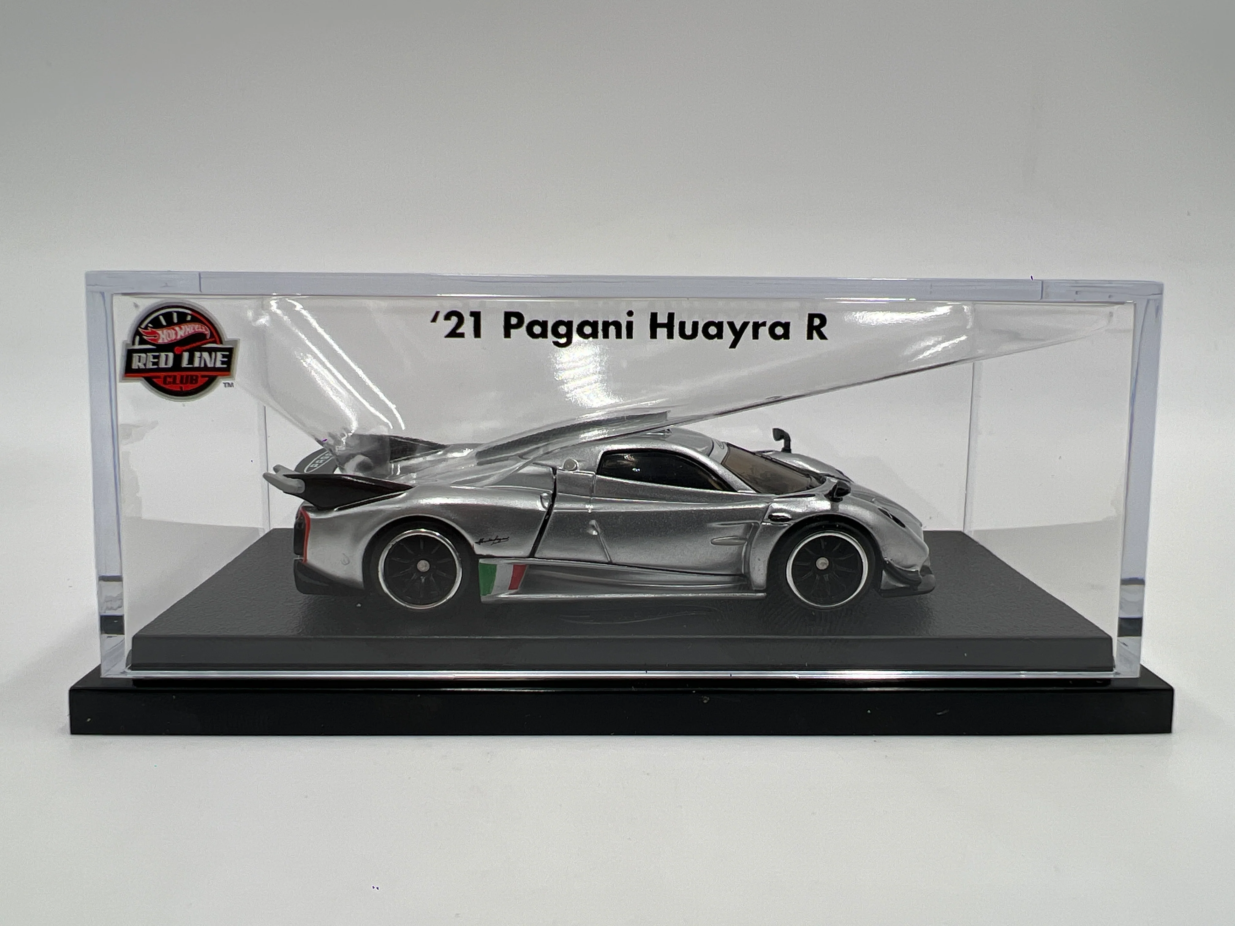 2026 Hot Wheels RLC 2021 Pagani Huayra R Silver - Image 7