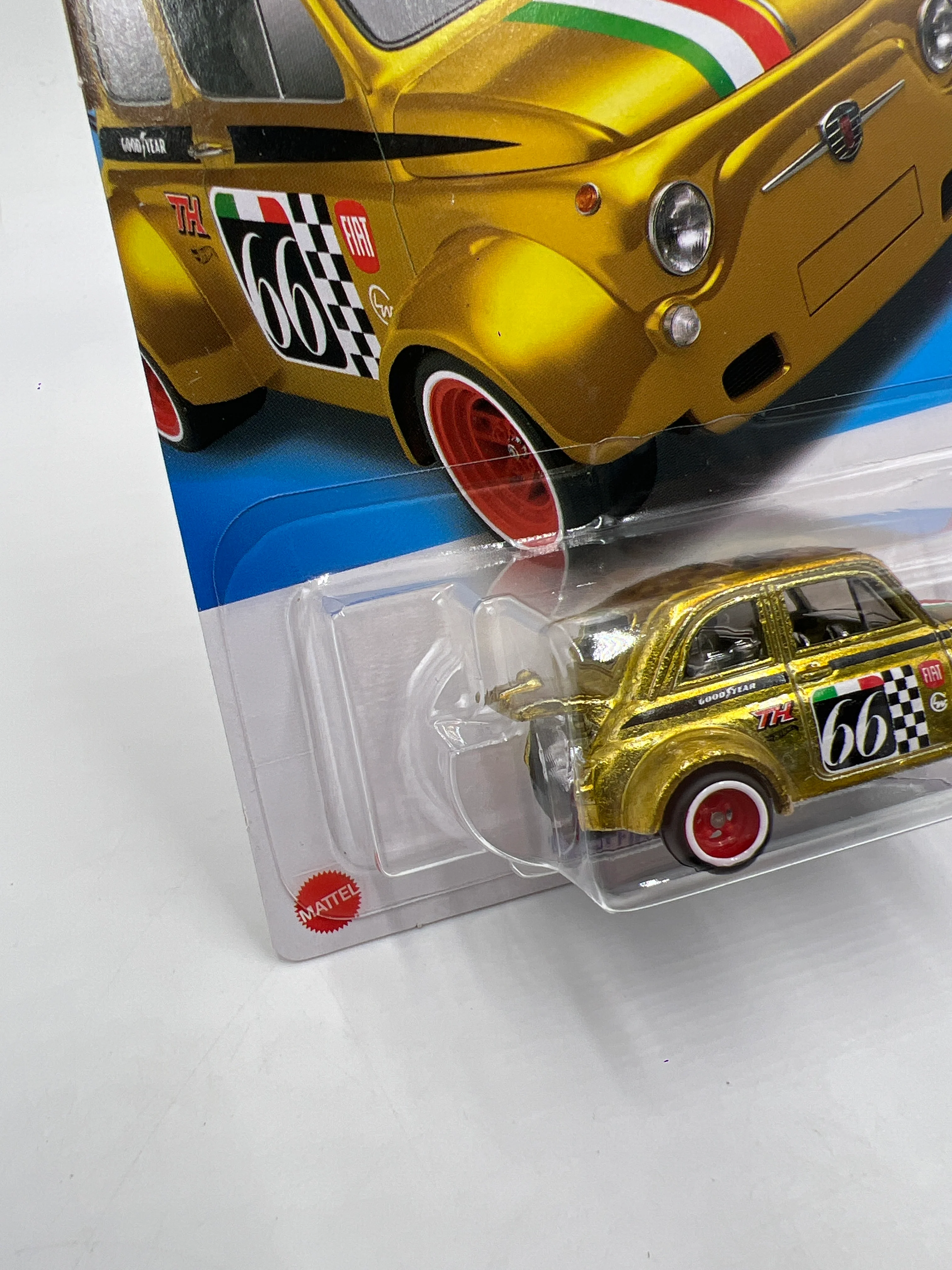 2024 Hot Wheels Super Treasure Hunt #117 60s Fiat 500D Modificado Gold W/Protector - Image 4