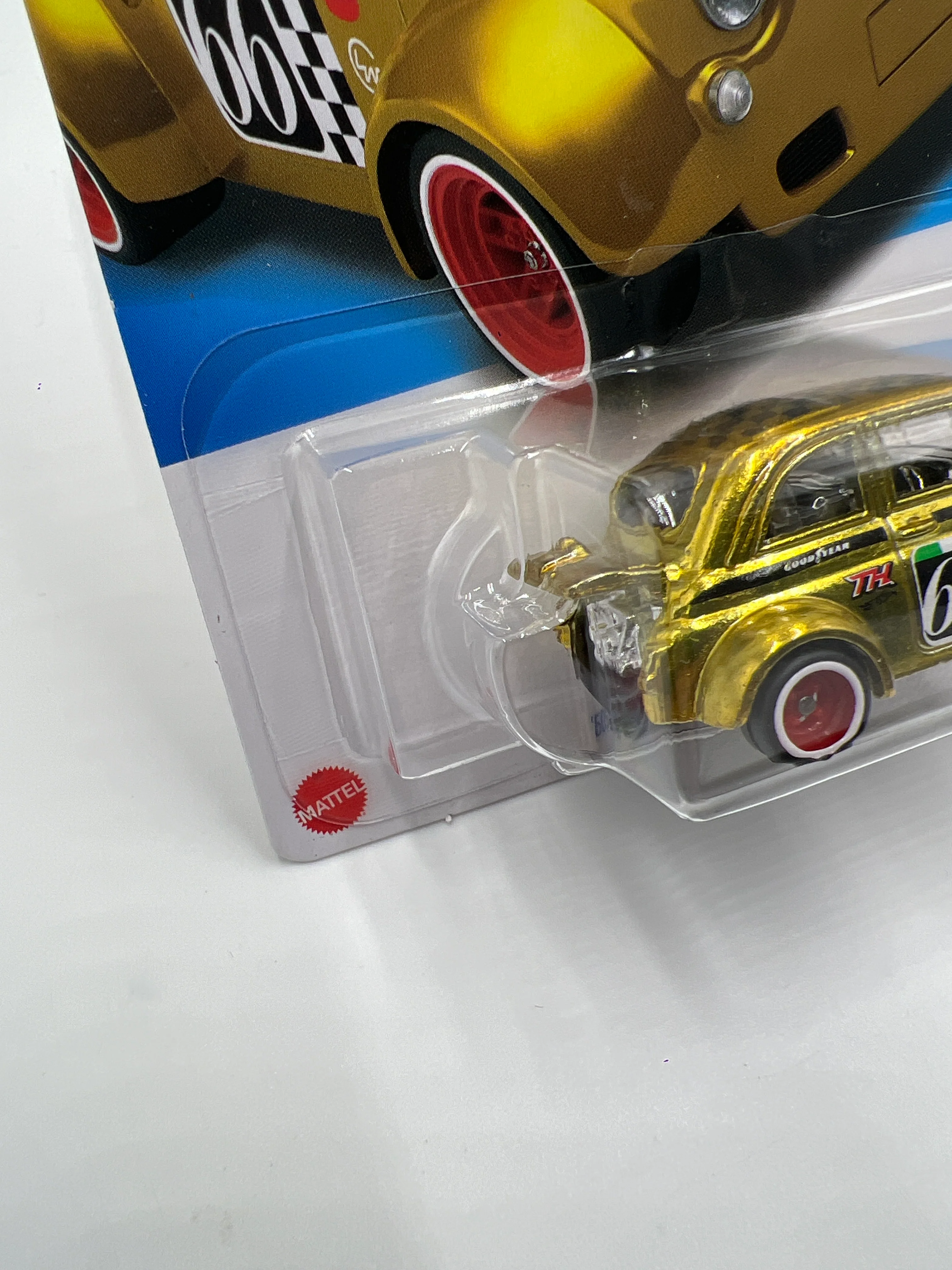 2024 Hot Wheels Super Treasure Hunt #117 60s Fiat 500D Modificado Gold W/Protector #2 - Image 5