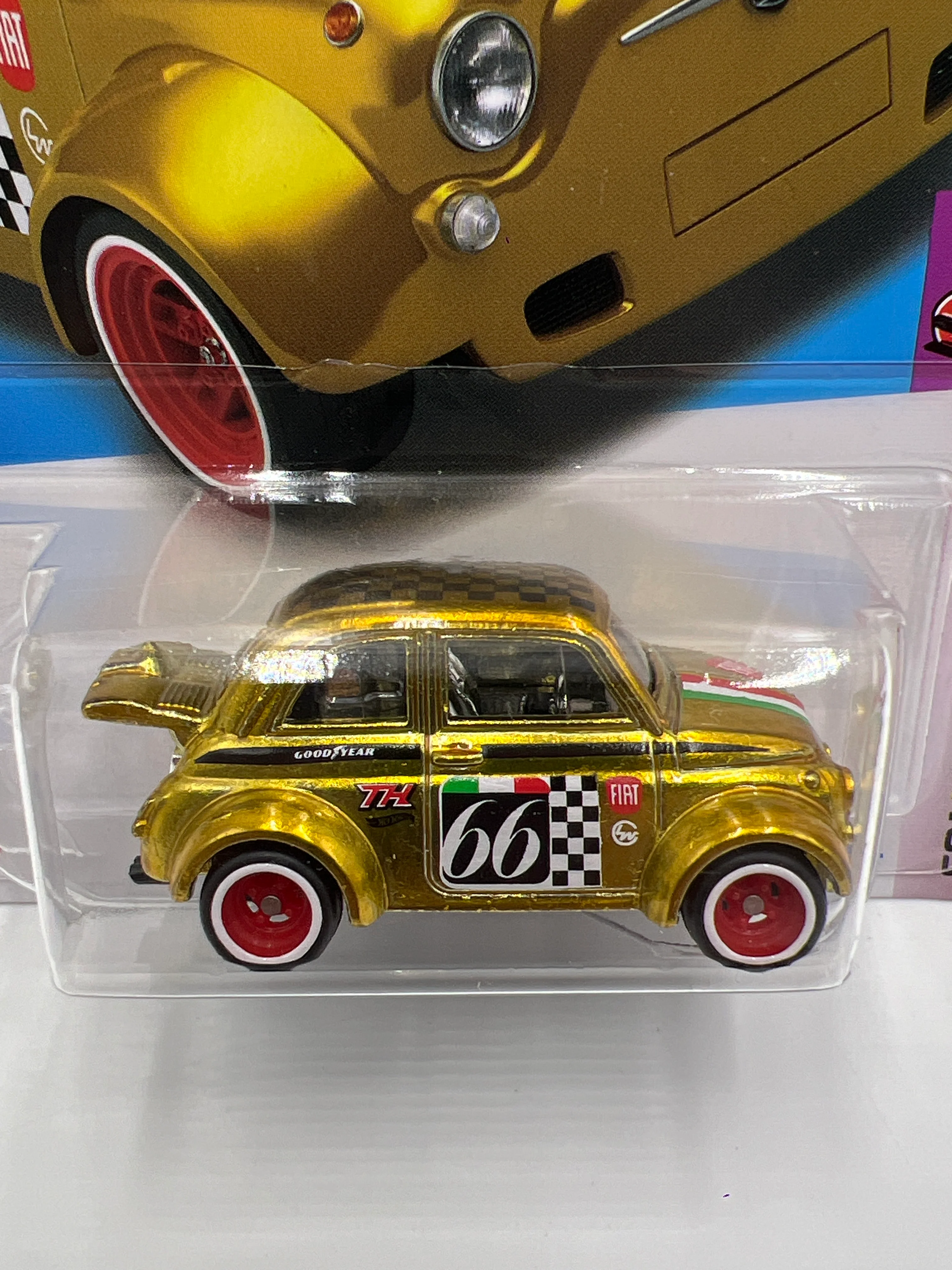 2024 Hot Wheels Super Treasure Hunt #117 60s Fiat 500D Modificado Gold W/Protector - Image 2