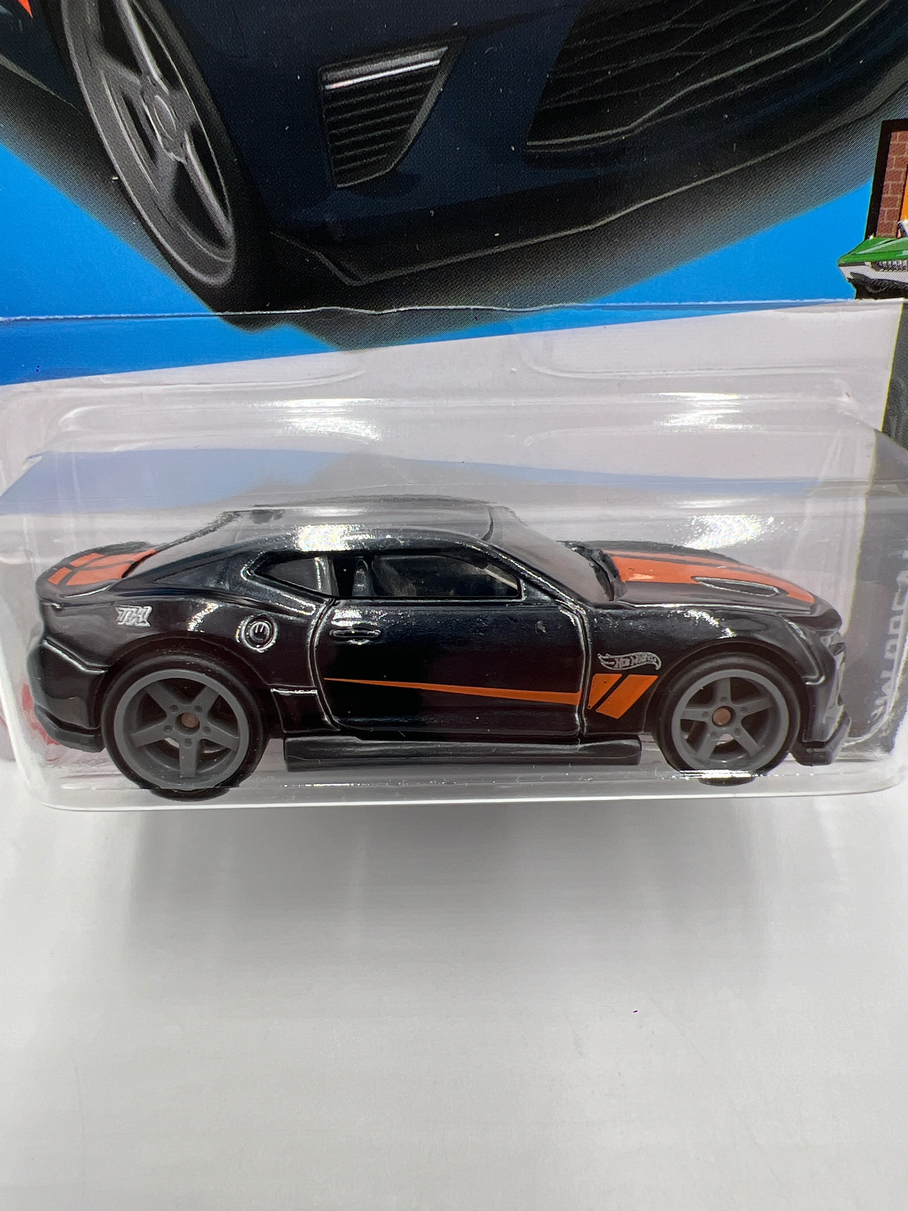 2024 Hot Wheels Super Treasure Hunt #32 18 Camaro SS Black W/Protector - Image 3