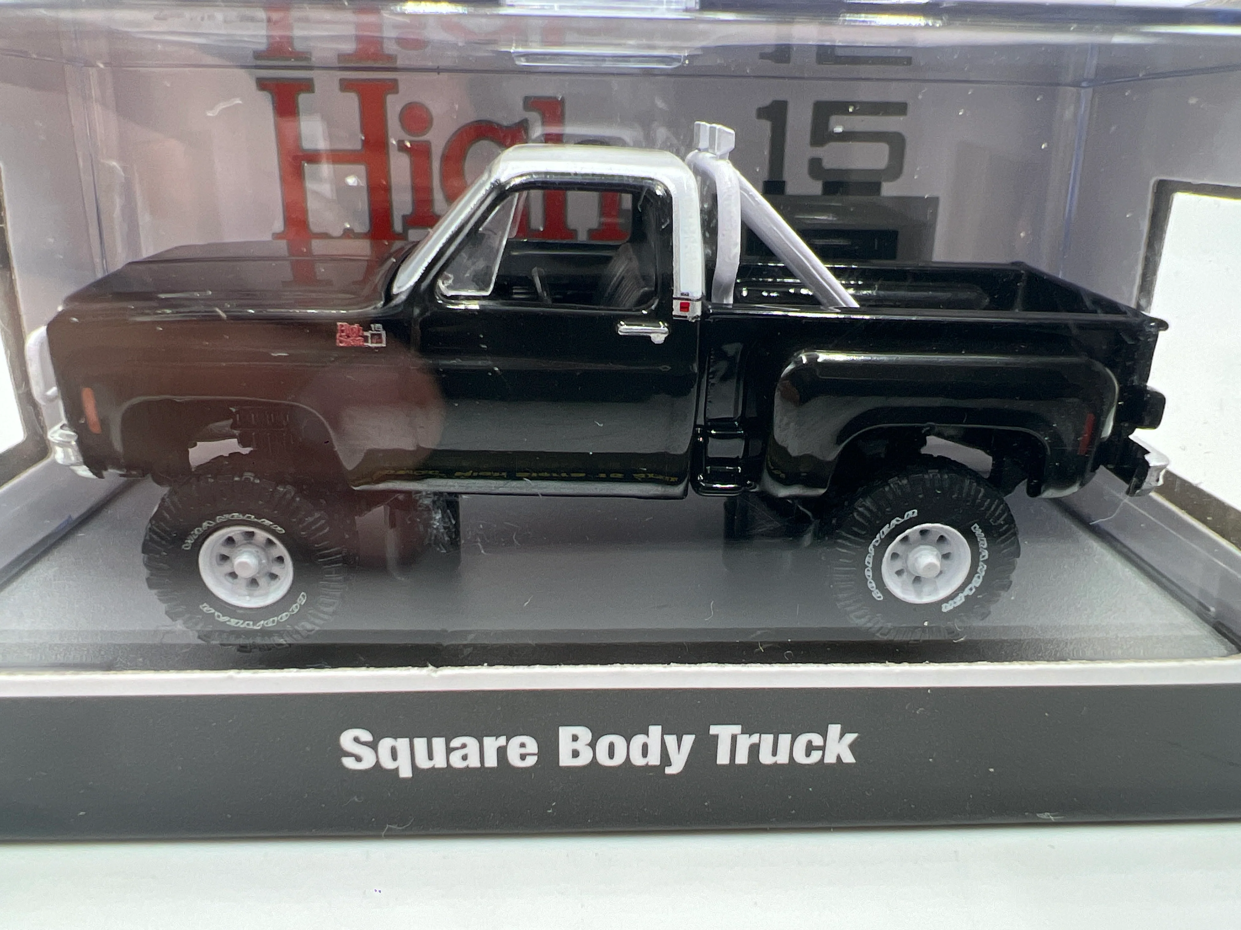 M2 Machines High Sierra 1976 GMC High Sierra 15 4x4 R62 Black - Image 3