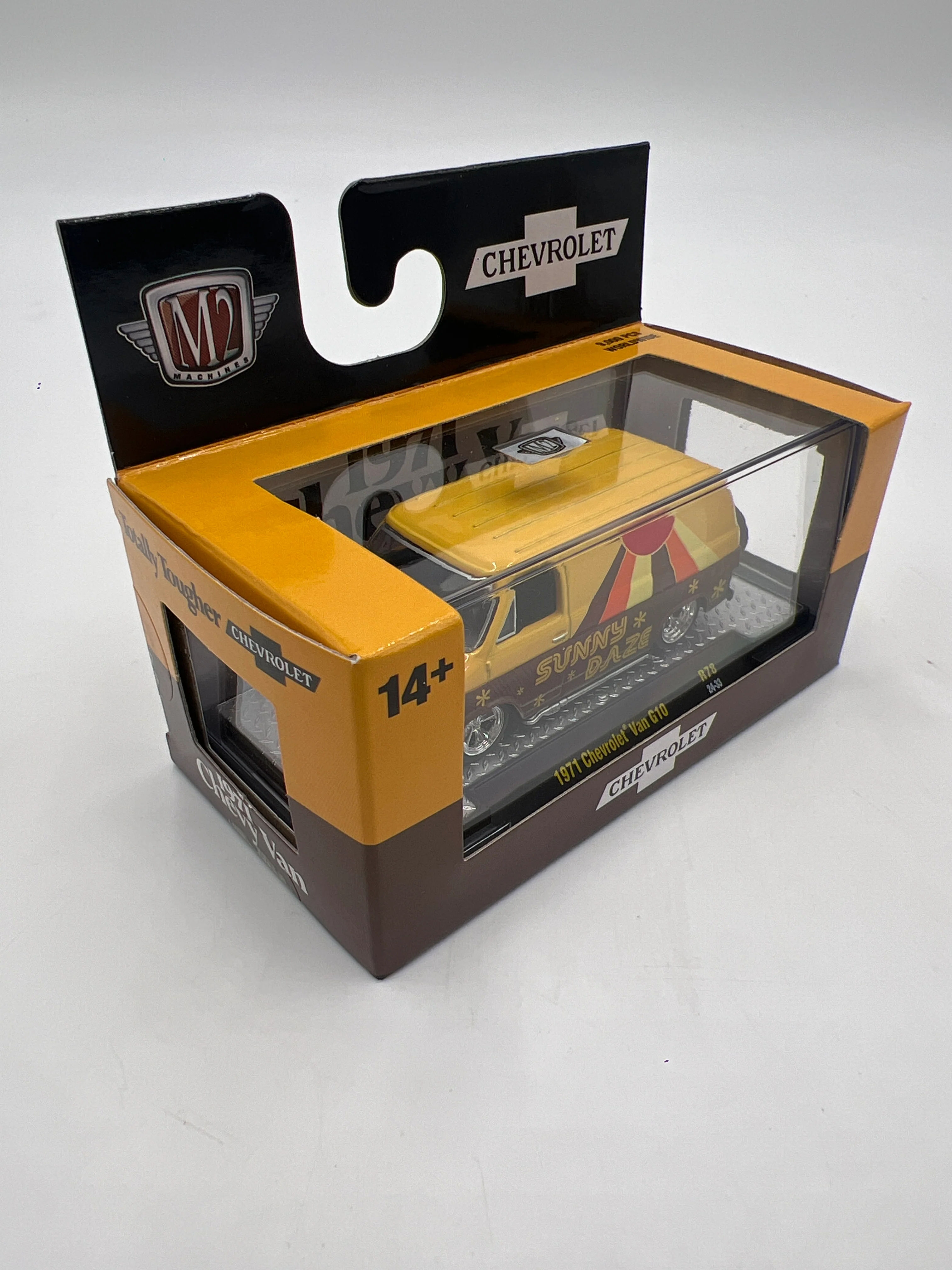2024 M2 Machines 1971 Chevrolet Van G10 R78 - Image 5