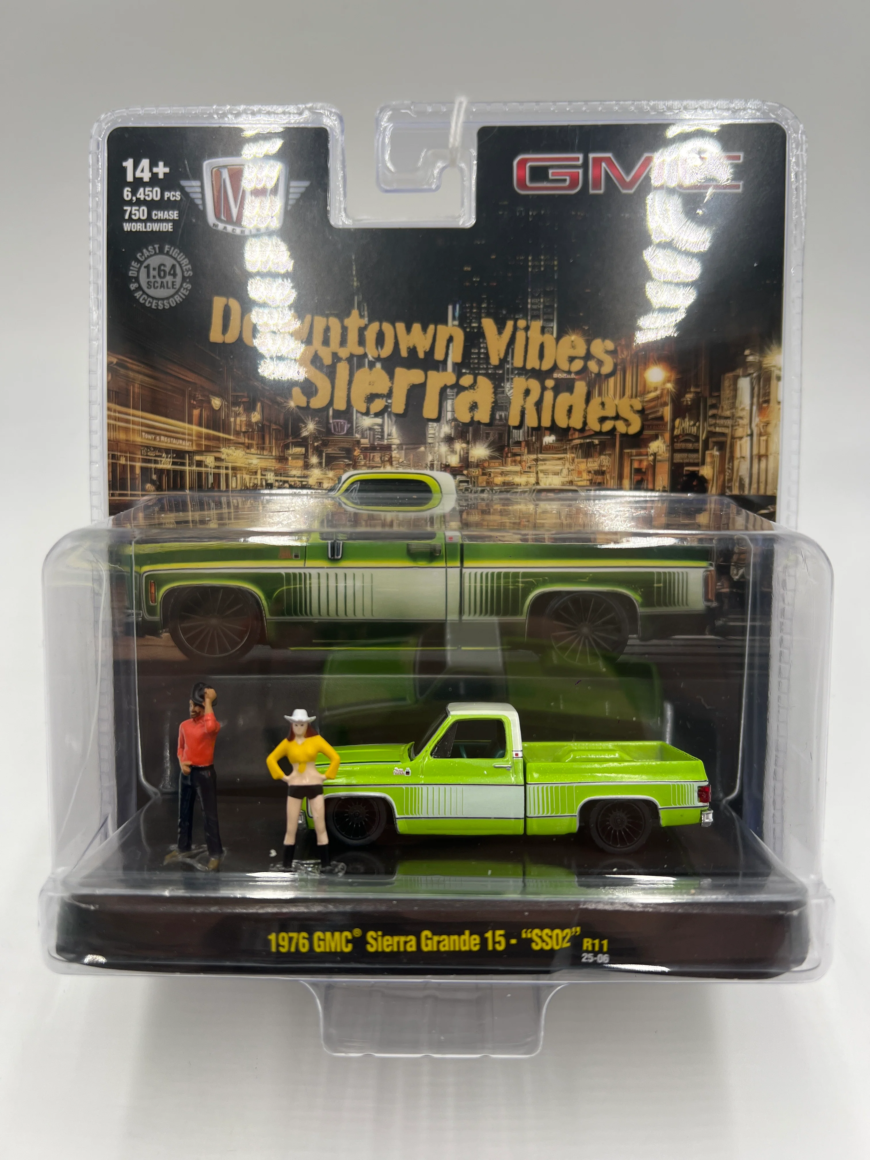 M2 Machines Diorama Downtown Vibes Sierra Rides 1976 GMC Sierra Grande 15 SS02 Green R11 198F - Image 2