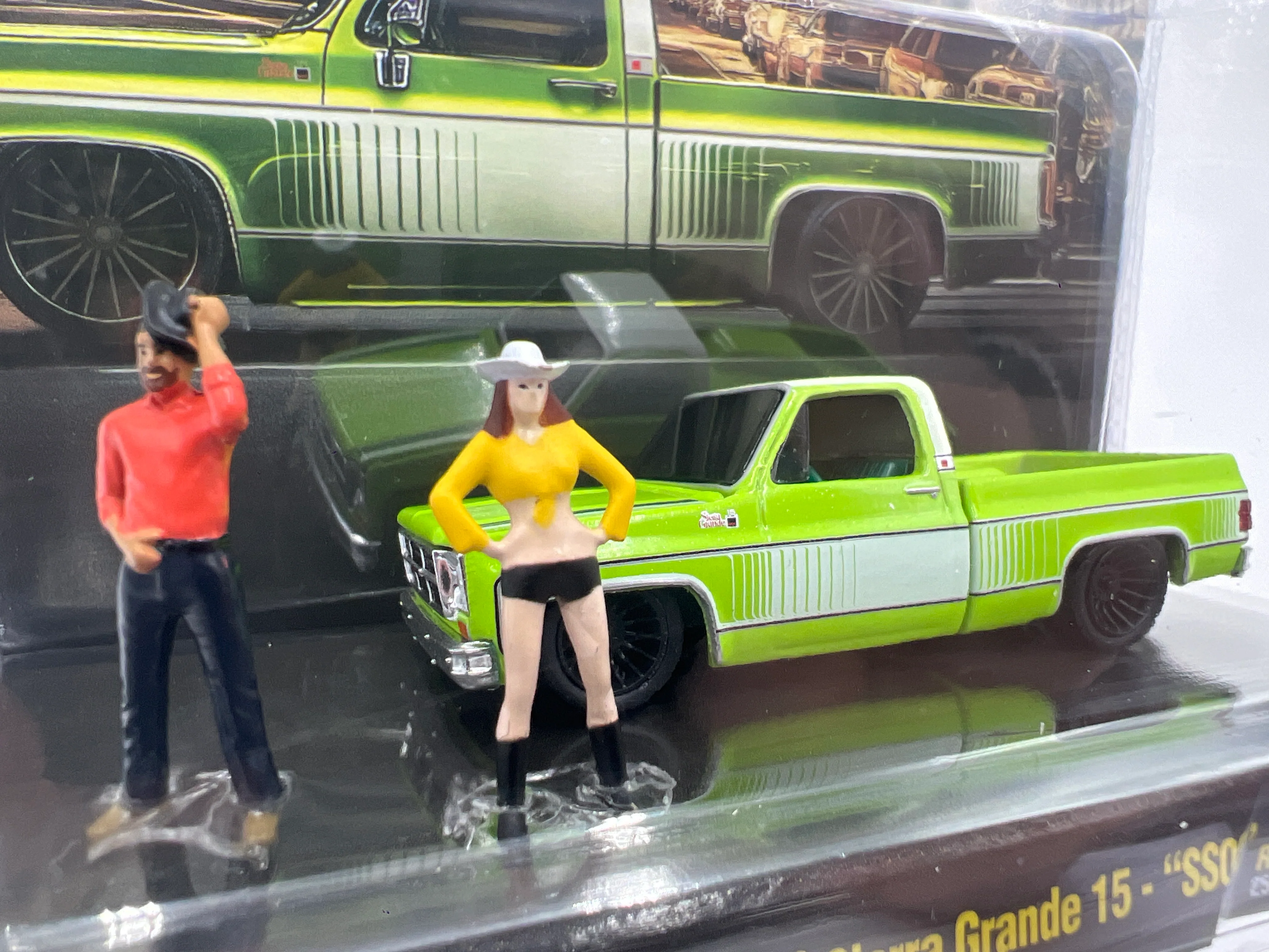 M2 Machines Diorama Downtown Vibes Sierra Rides 1976 GMC Sierra Grande 15 SS02 Green R11 198F - Image 3