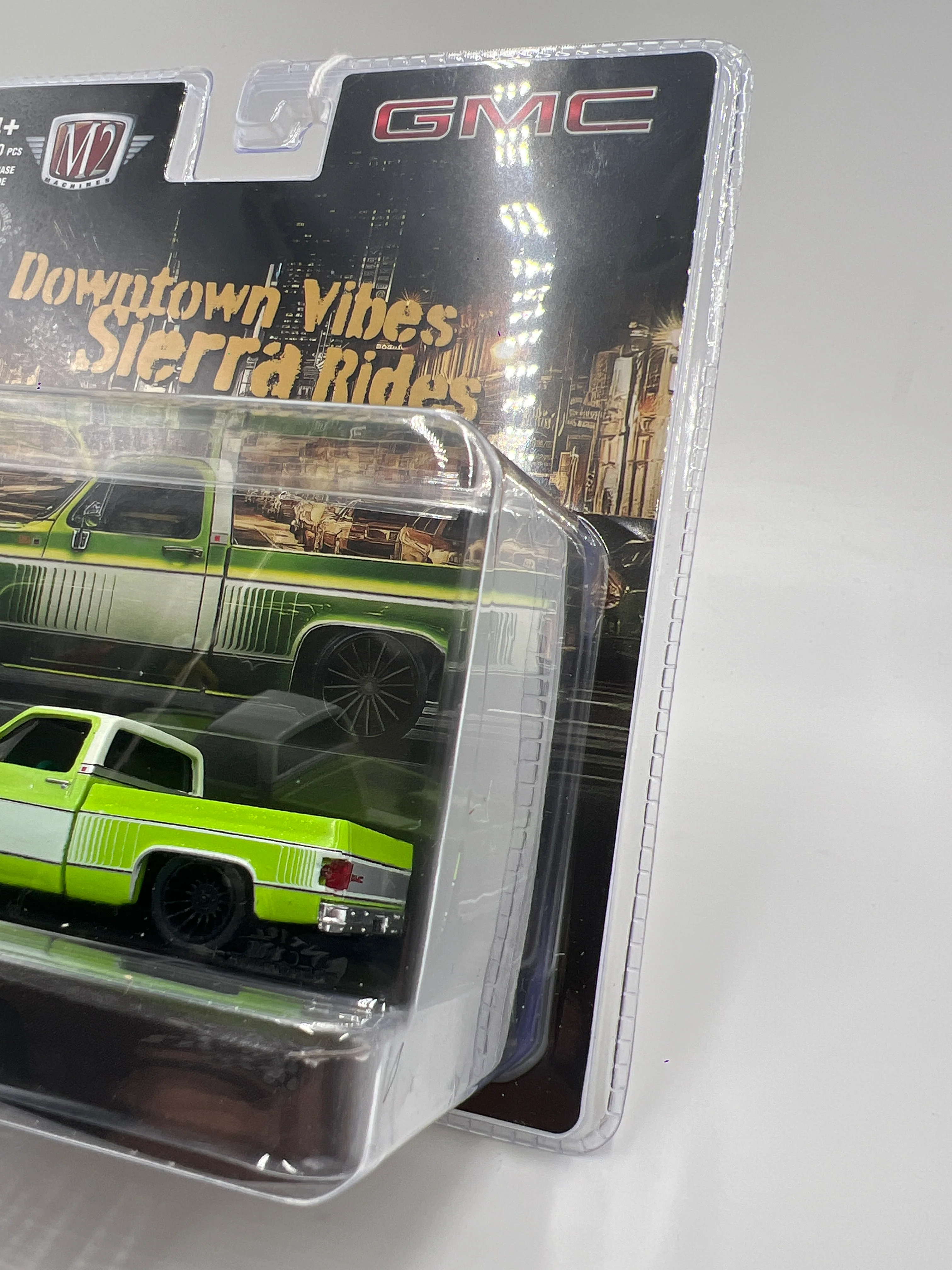 M2 Machines Diorama Downtown Vibes Sierra Rides 1976 GMC Sierra Grande 15 SS02 Green R11 198F - Image 4