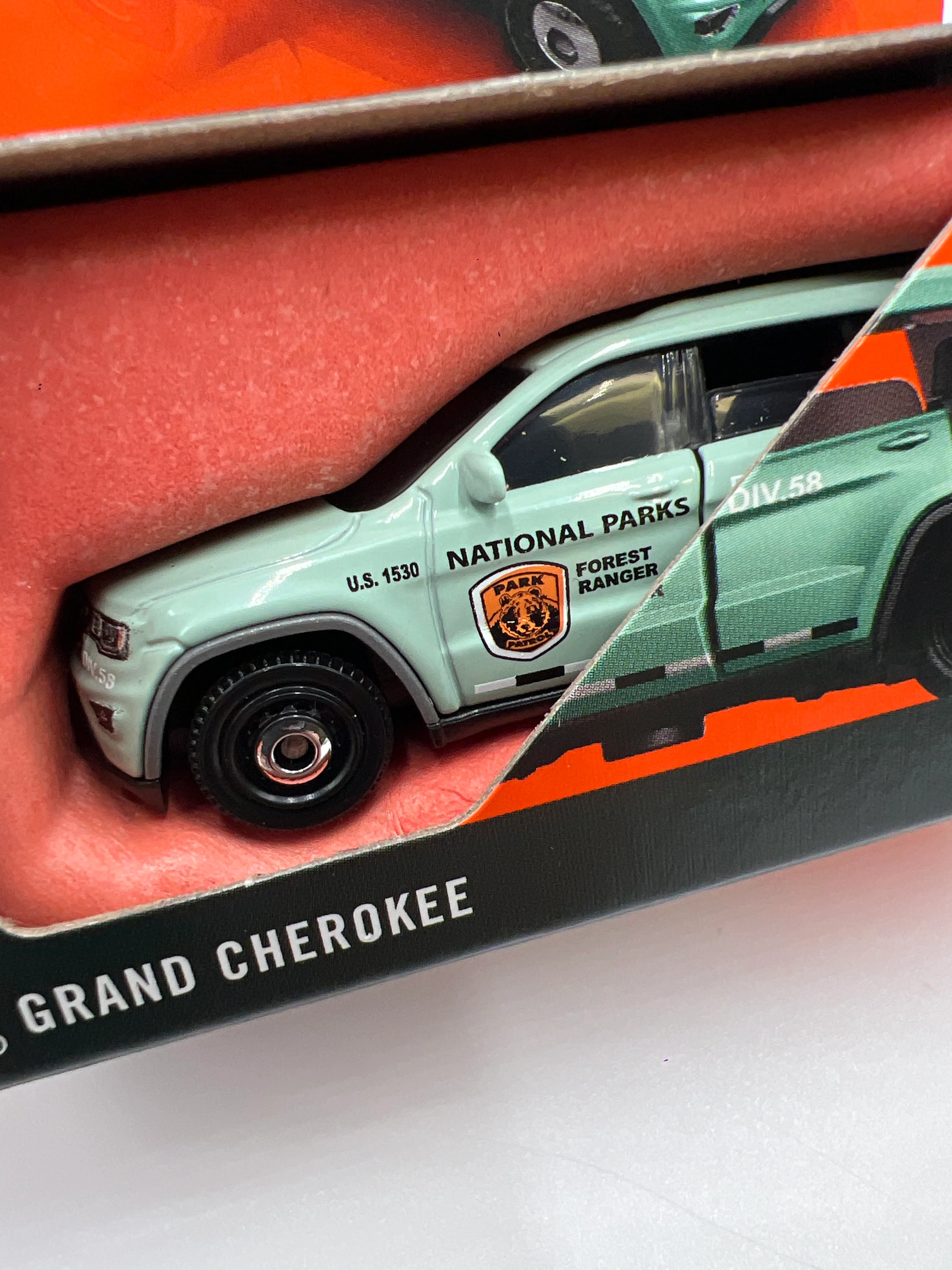 2025 Matchbox Moving Parts #17 National Parks Jeep Grand Cherokee Green 172i - Image 3