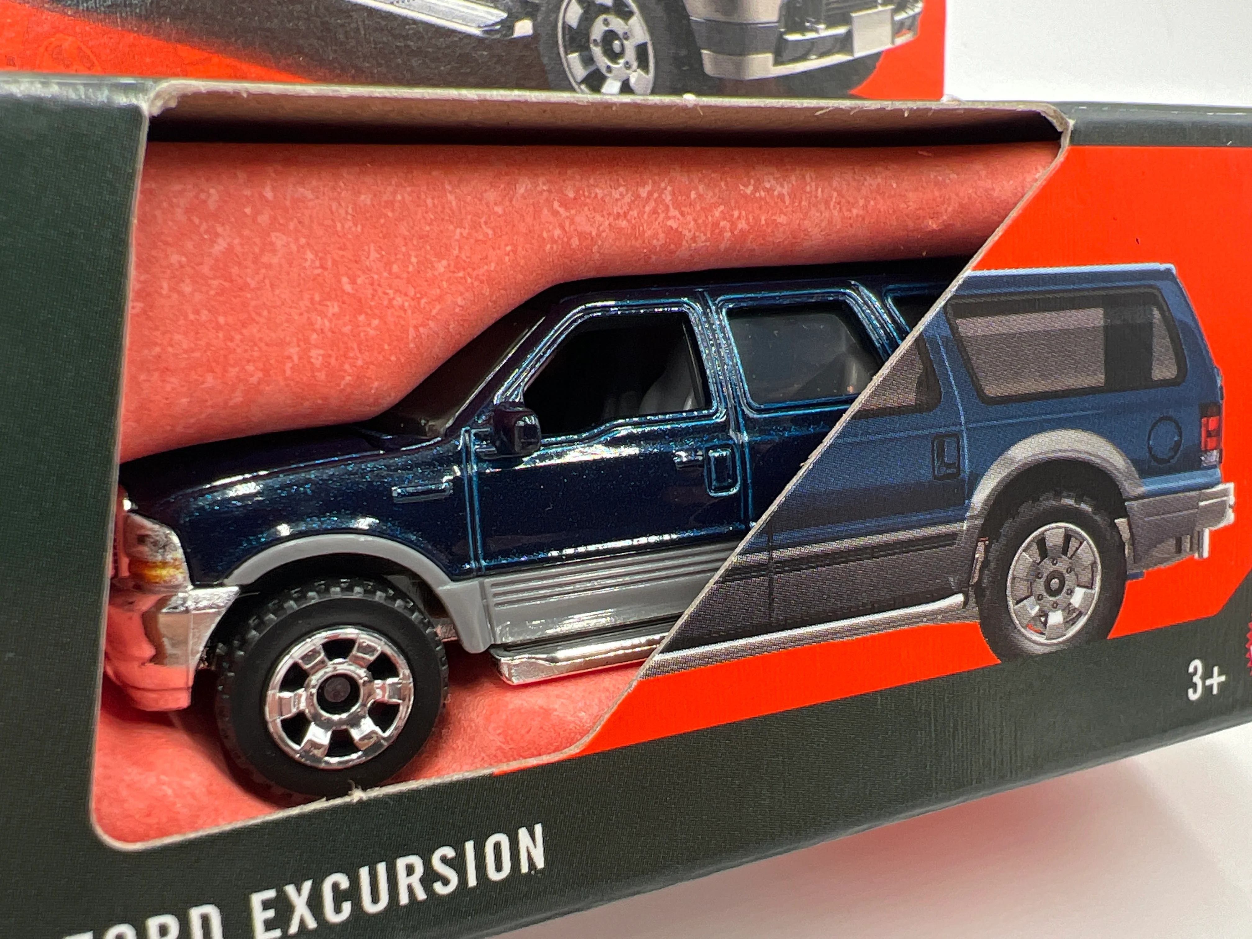 2025 Matchbox Moving Parts #50 2004 Ford Excursion Blue - Image 2