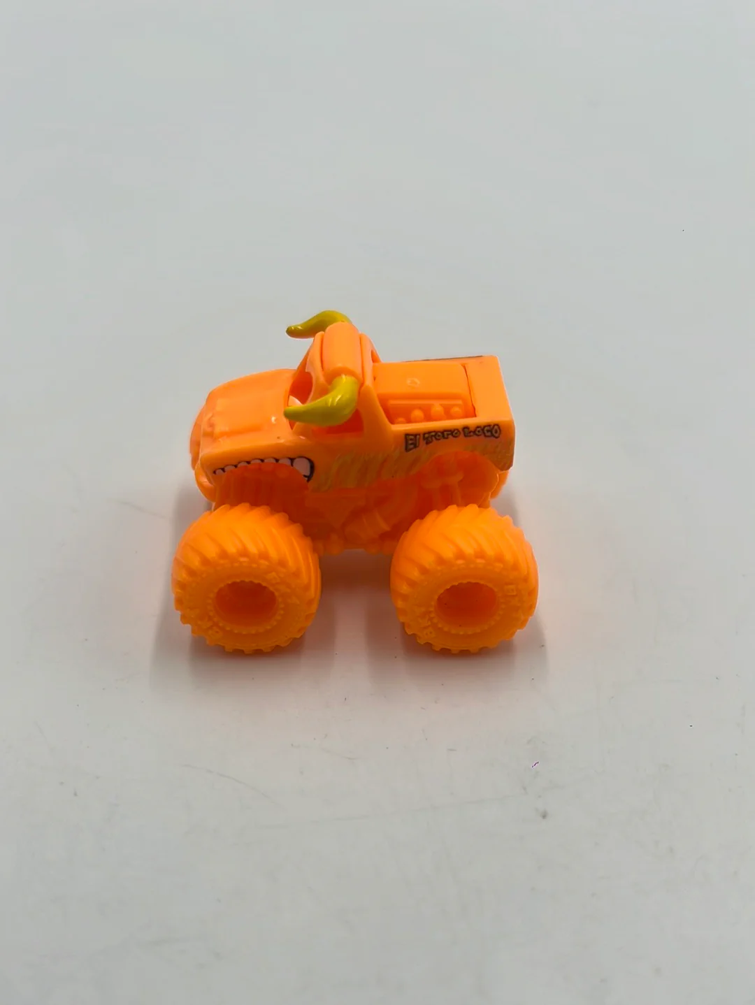2024 Spin Master Monster Jam Mini Series 14 #370 El Toro Loco Chase - Image 2