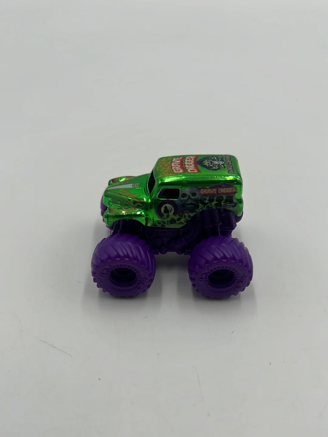 2024 Spin Master Monster Jam Mini Series 14 #371 Grave Digger Chase - Image 3