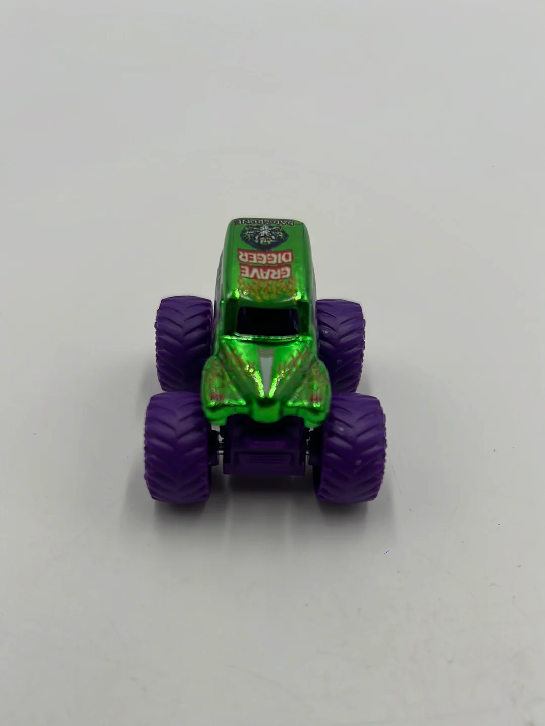2024 Spin Master Monster Jam Mini Series 14 #371 Grave Digger Chase - Image 4