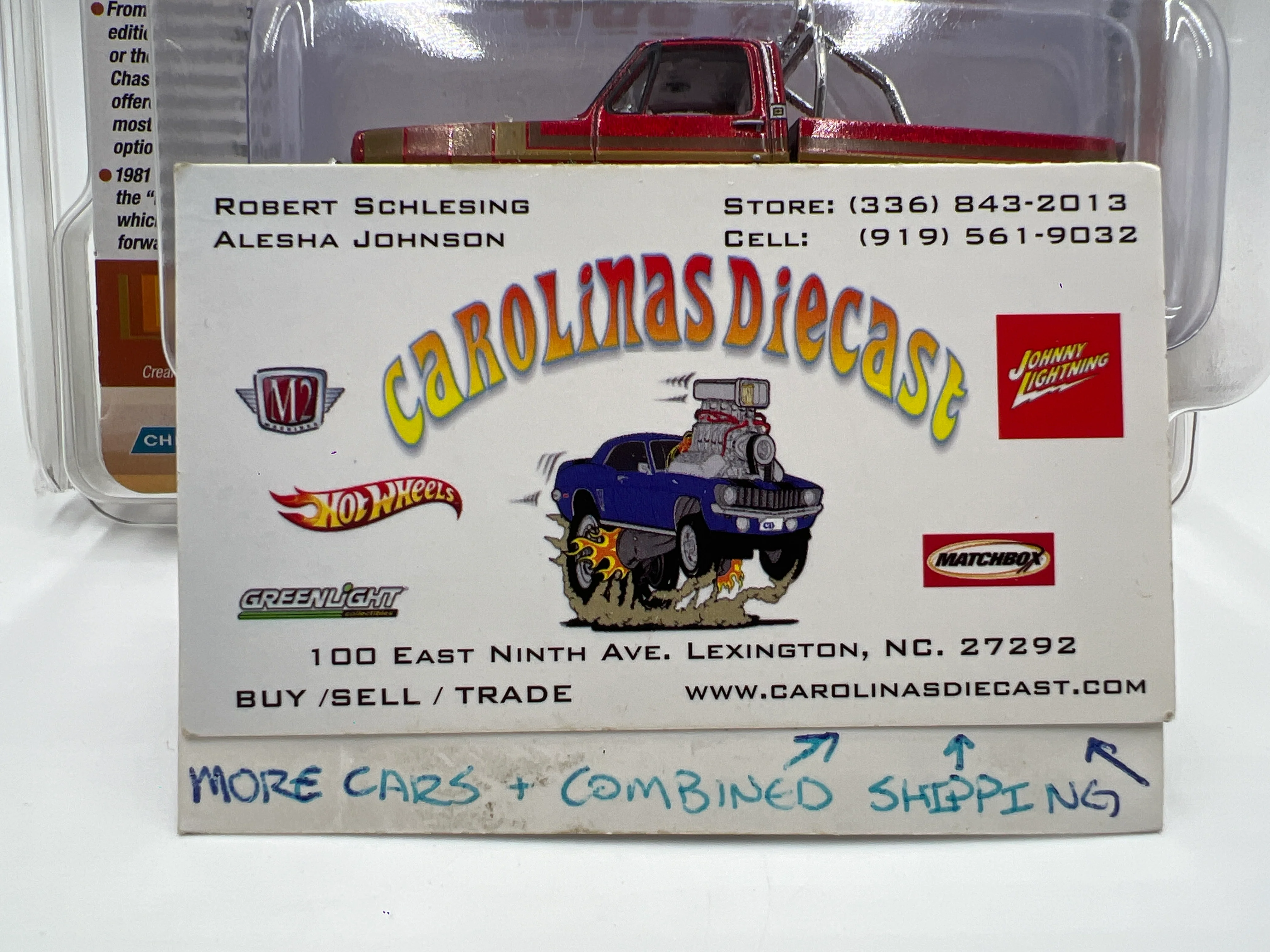 2025 Auto World Muscle Trucks Hobby Exclusive Special Edition Ultra Red CHASE 1981 Chevy Silverado Fleetside W/Protector - Image 8