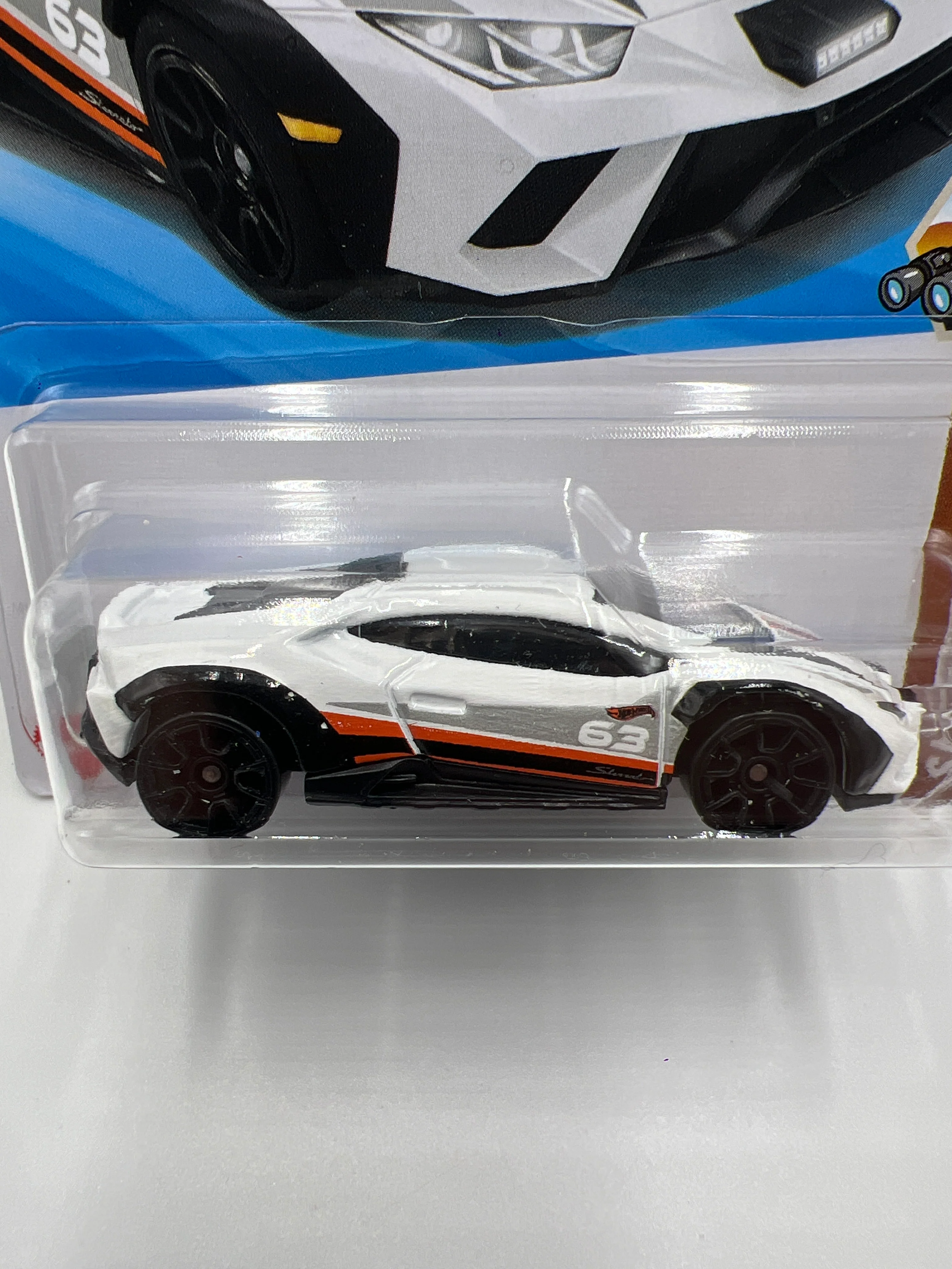 2025 Hot Wheels B Case #41 Lamborghini Huracan Sterrato White 102E - Image 2
