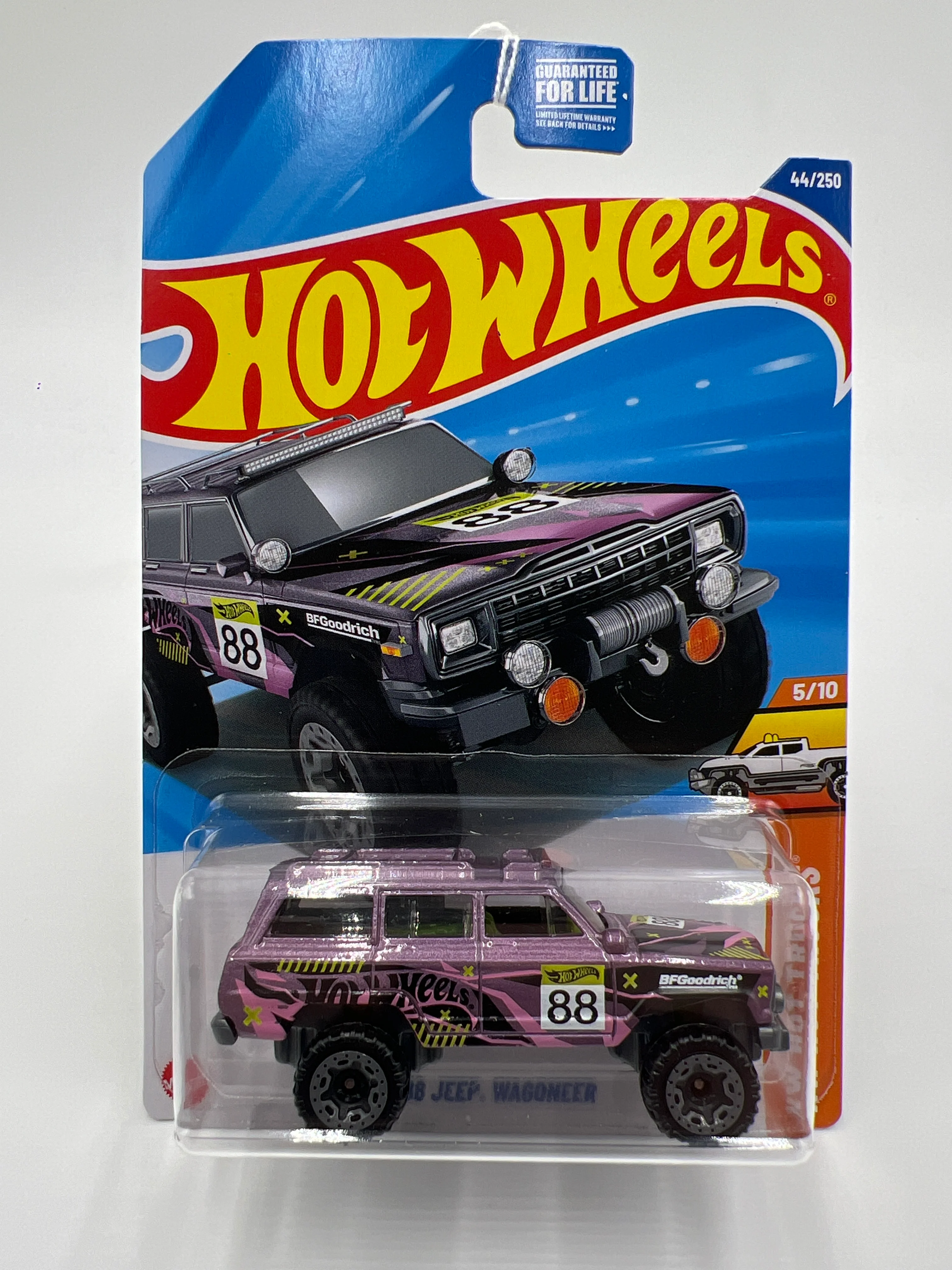 2025 Hot Wheels B Case #44 1988 Jeep Wagoneer Purple 45A - Image 2