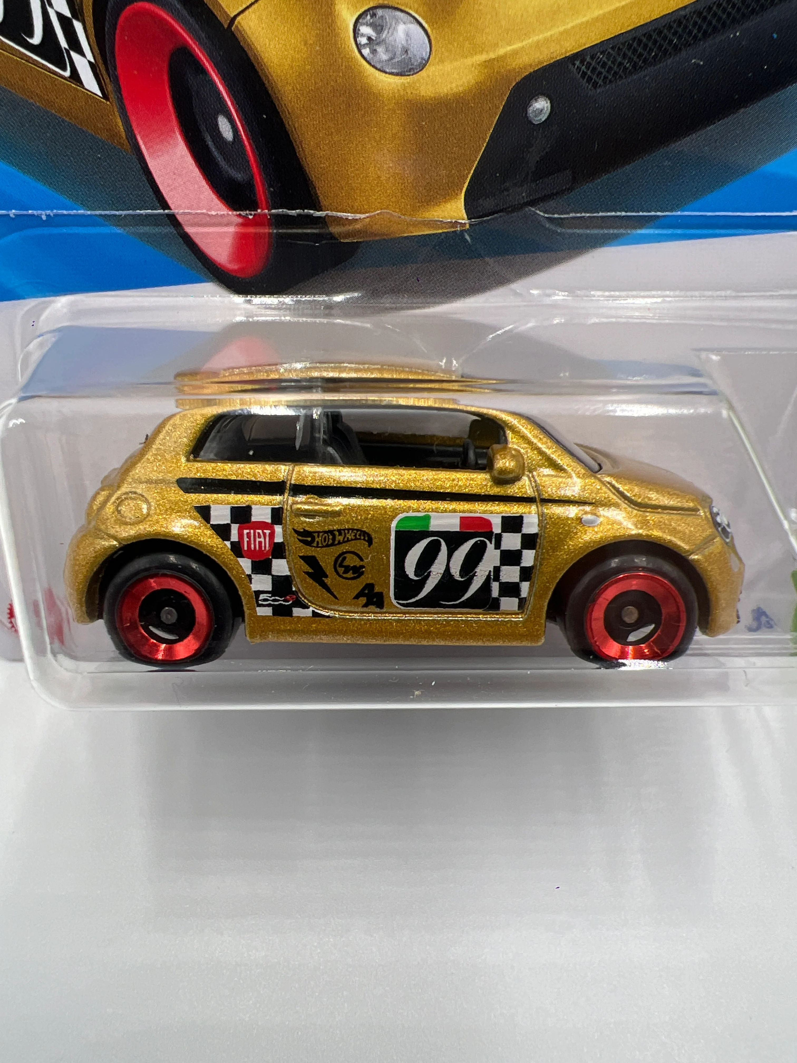 2025 Hot Wheels C Case #33 Fiat 500e Gold 63D - Image 3