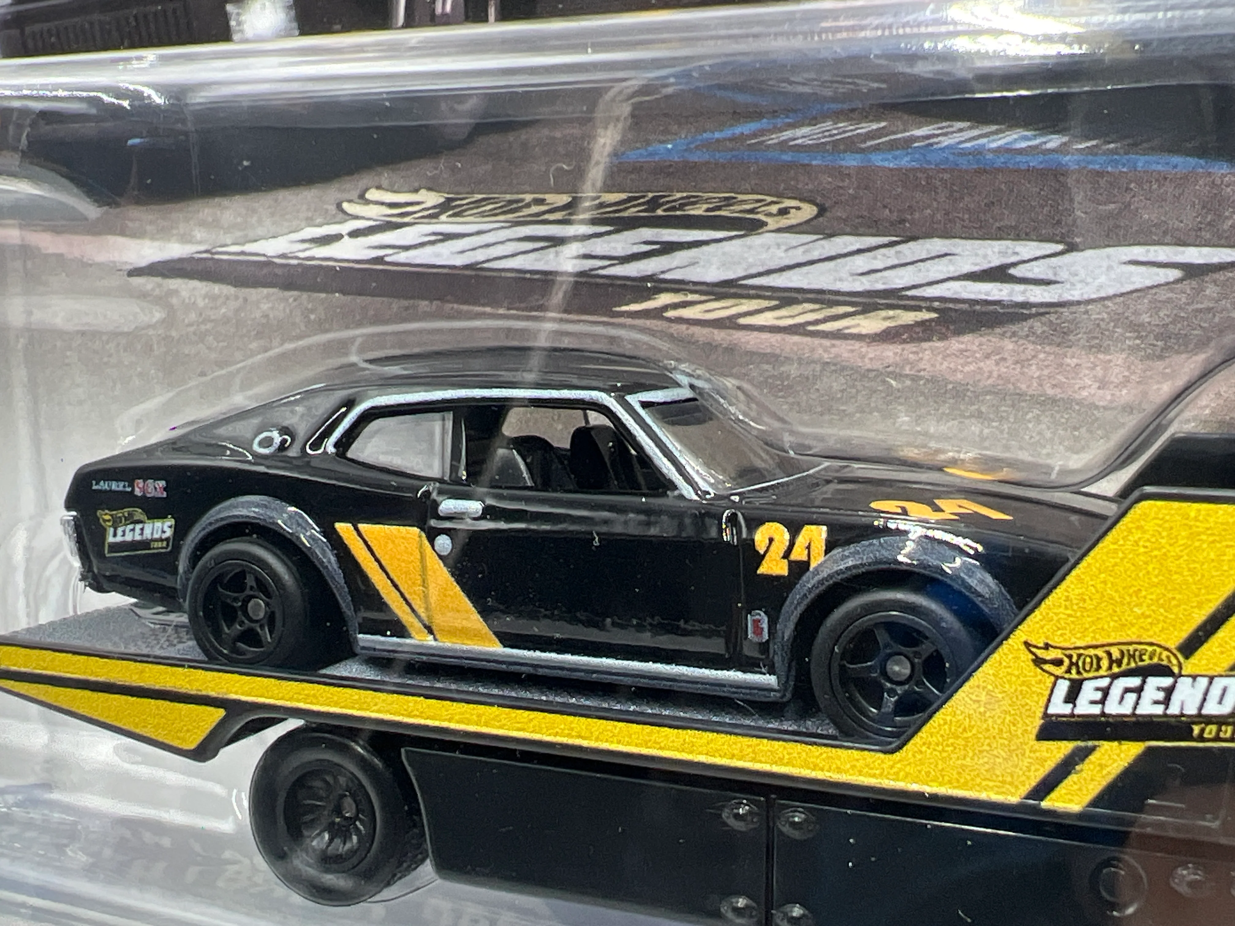 2025 Hot Wheels Car Culture Team Transport Legends Tour Nissan Laurel 2000 SGX & Aero Lift Black 280C - Image 2